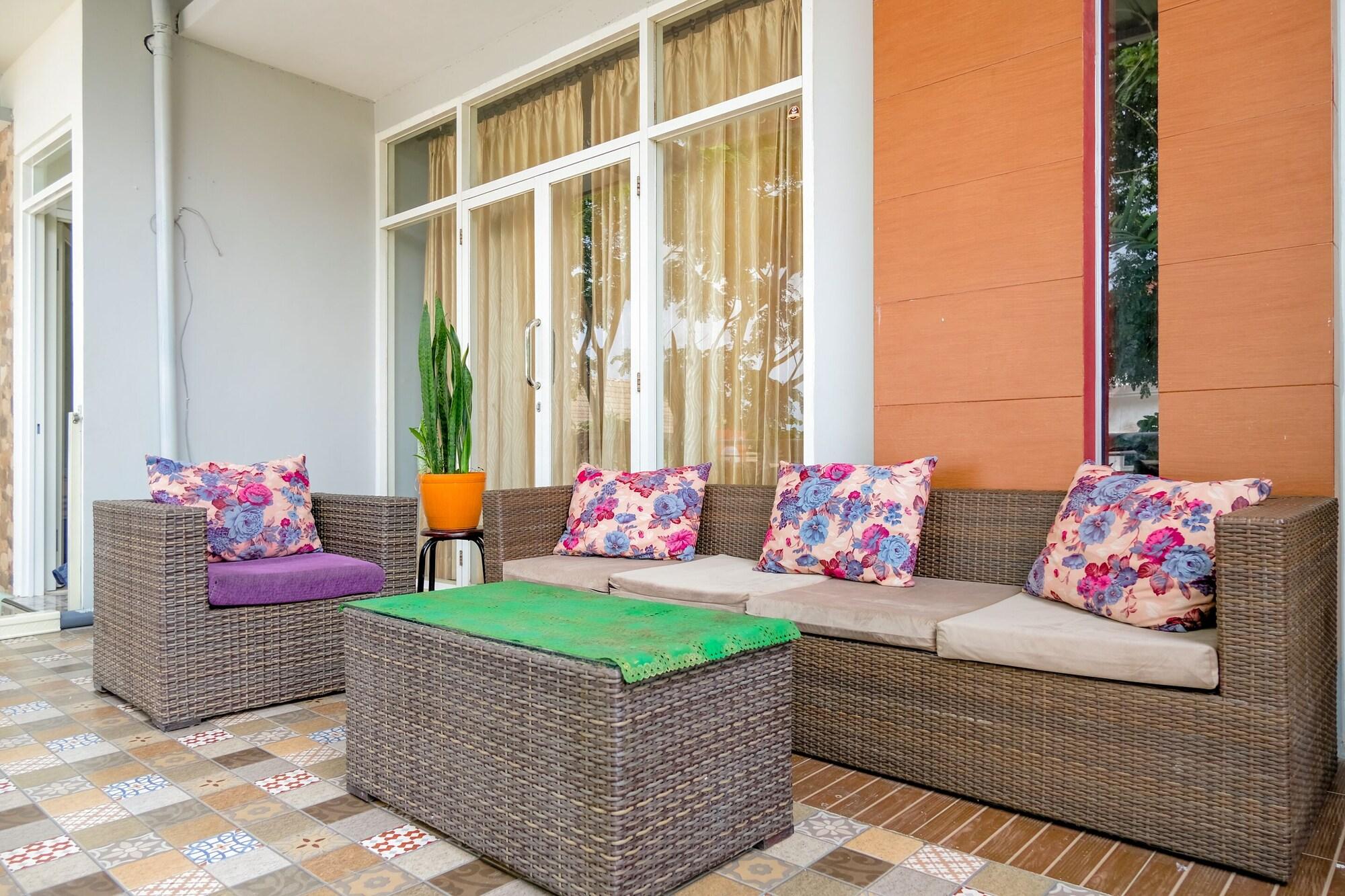 Vista Lobby OYO 2376 Tiara Residence Syariah