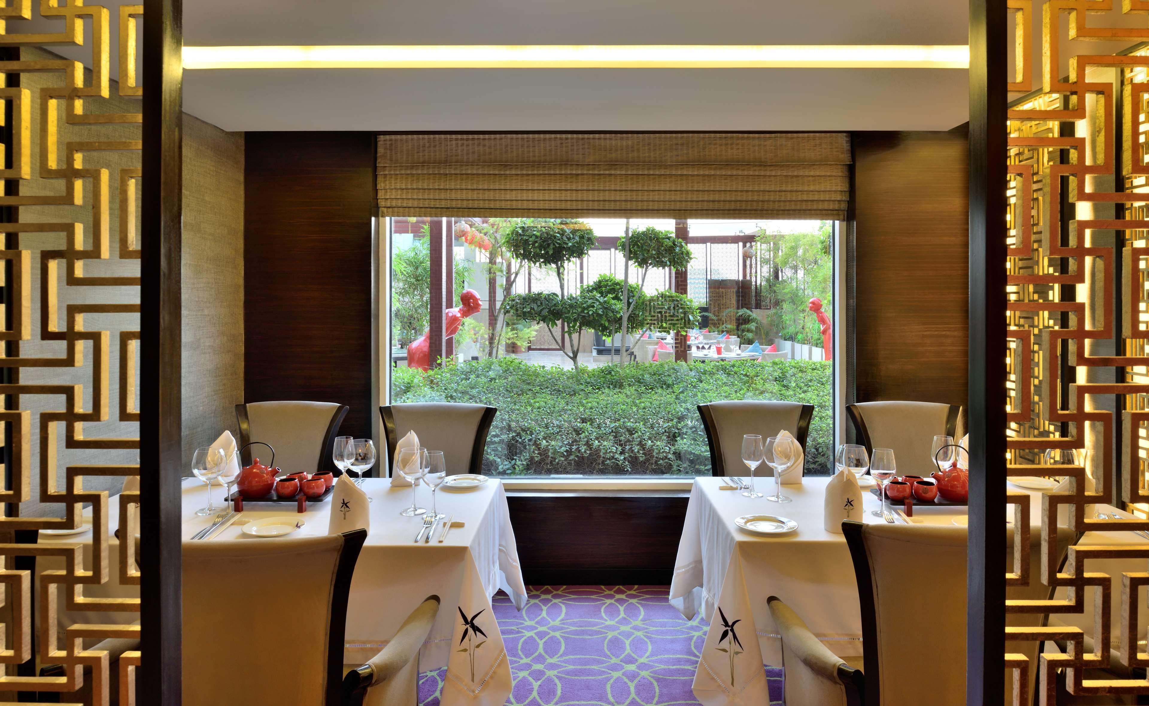 Restaurant Radisson Blu Hotel Indore