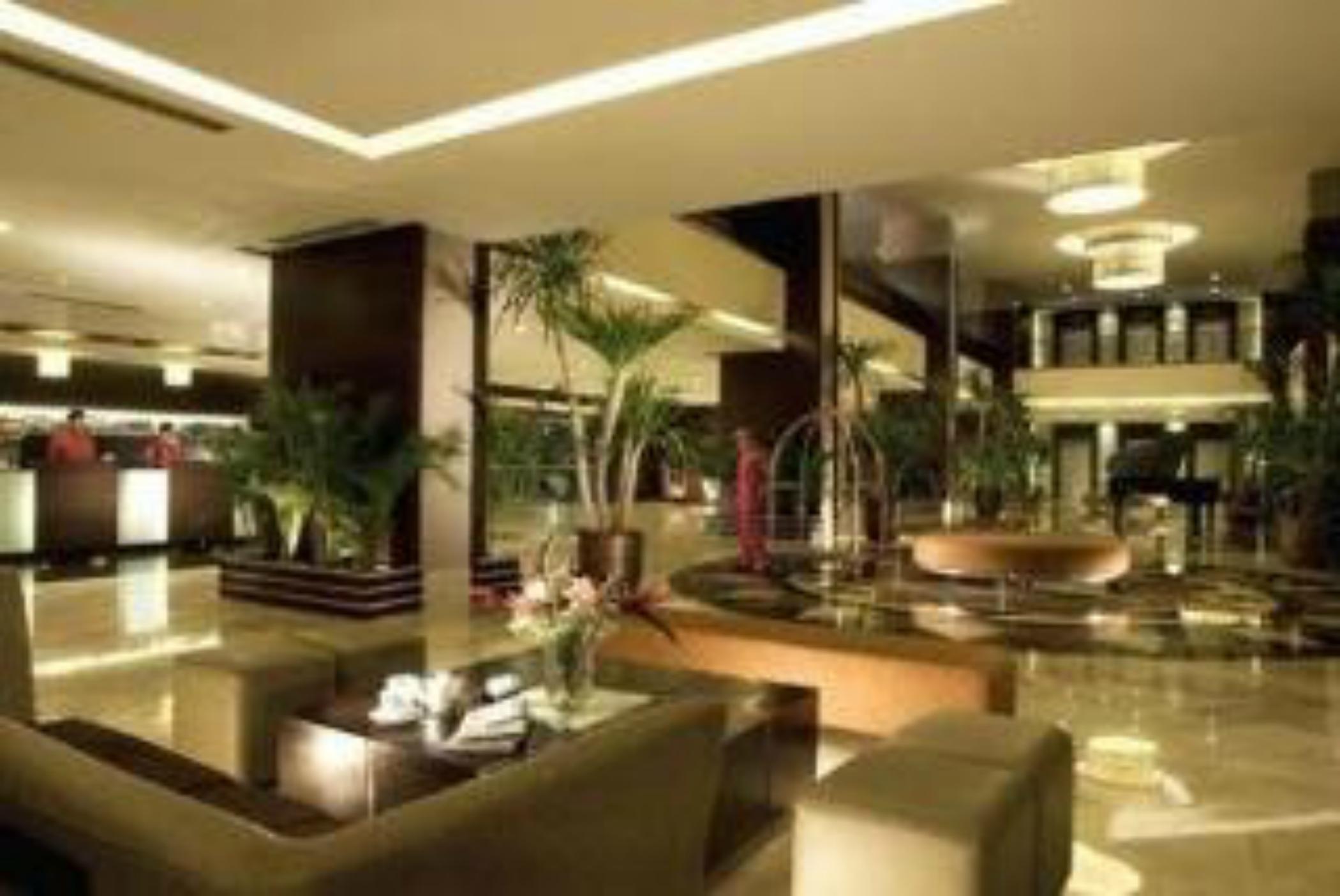 Vista Lobby Mercure Convention Center Ancol