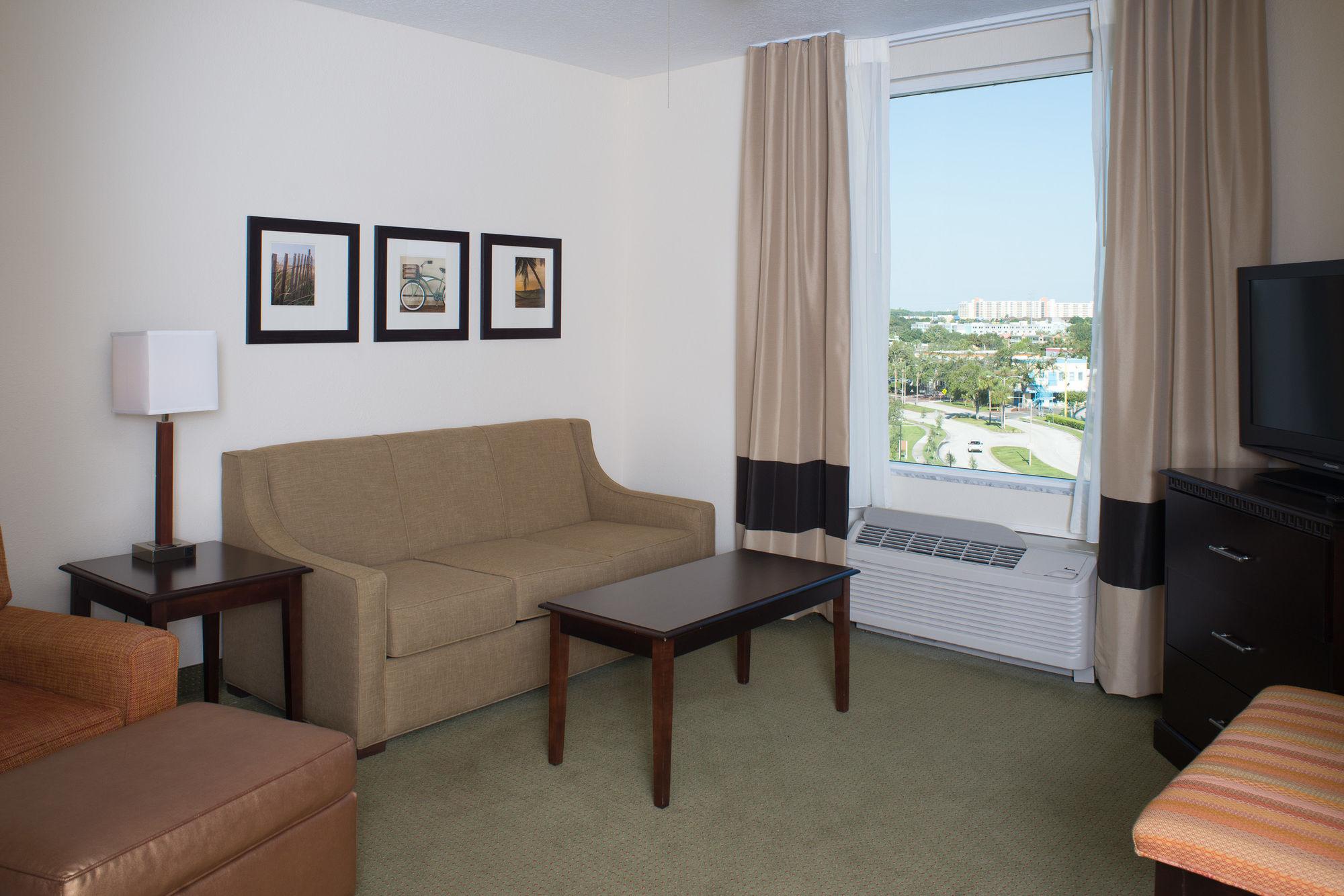Hotel Comfort Suites Maingate East
