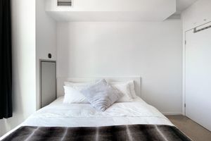 Renta Vacacional - King 1 Bedroom Condo With CN Tower, Lake View & Free Parking