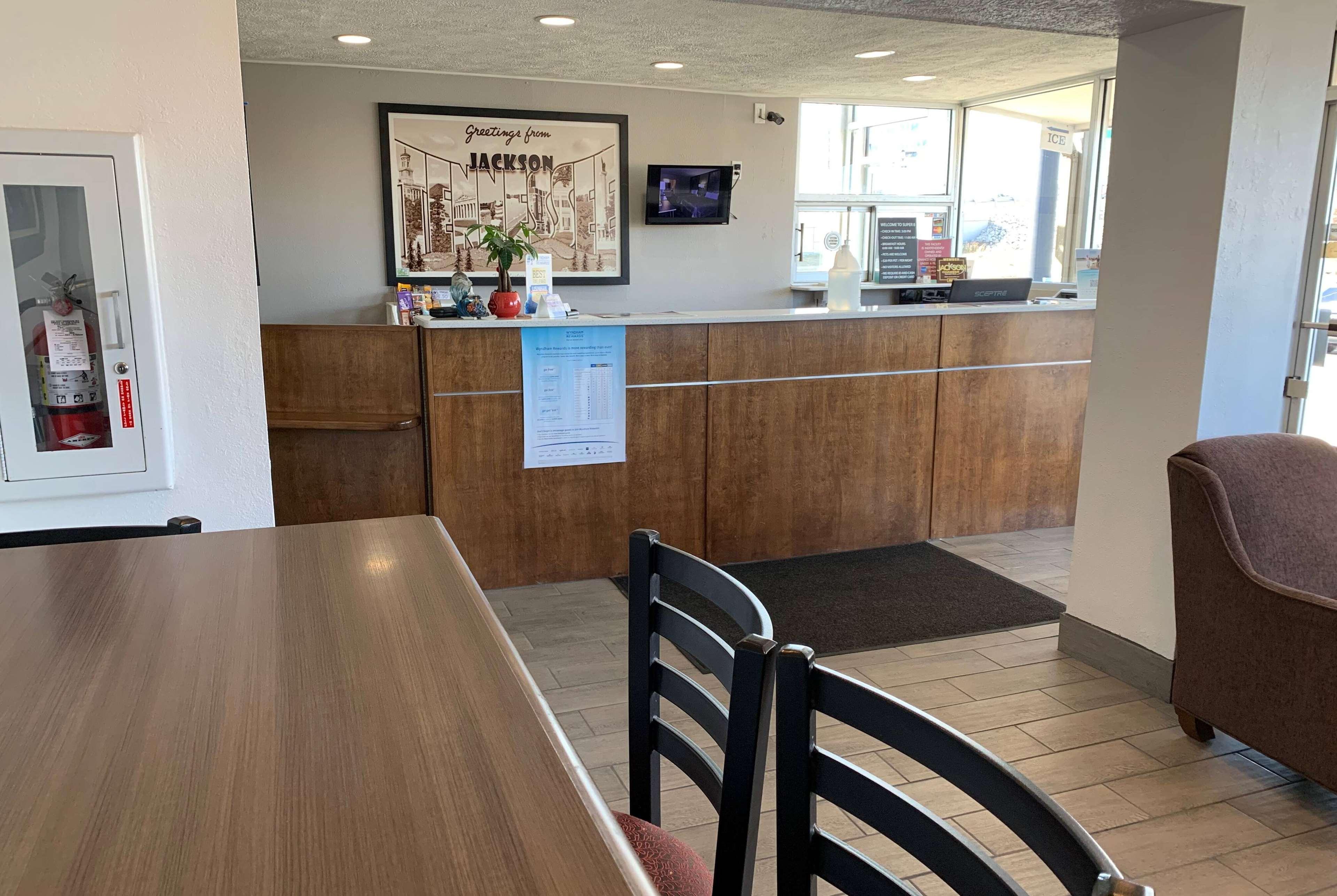 Vista Lobby Super 8 by Wyndham Jackson