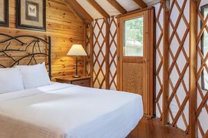Alojamiento - 2BR Yurt Shenandoah Xing Resort w/Amenities