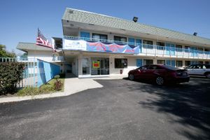 Alojamiento - Travelodge by Wyndham Grand Rapids North