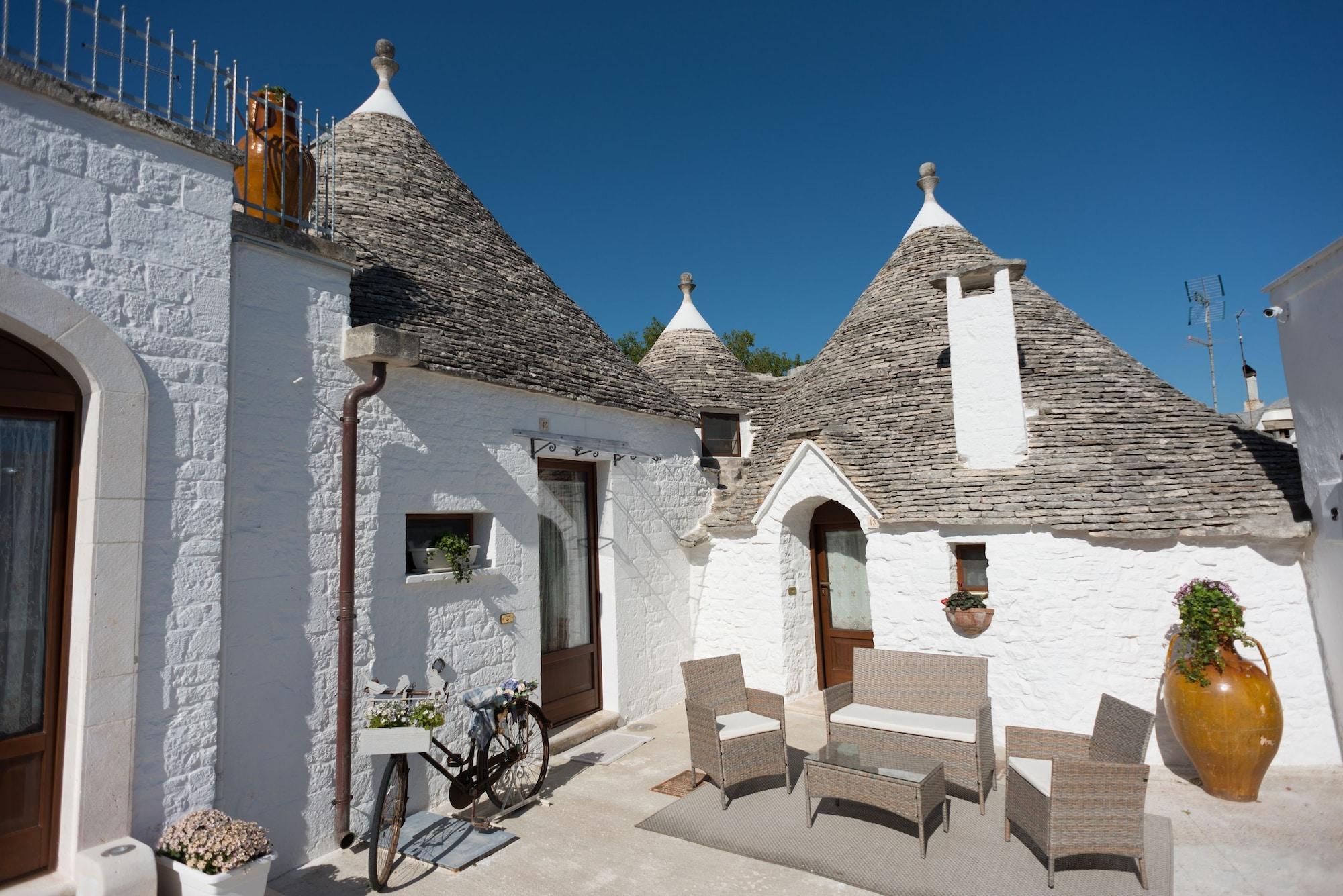 Varios Romantic Trulli
