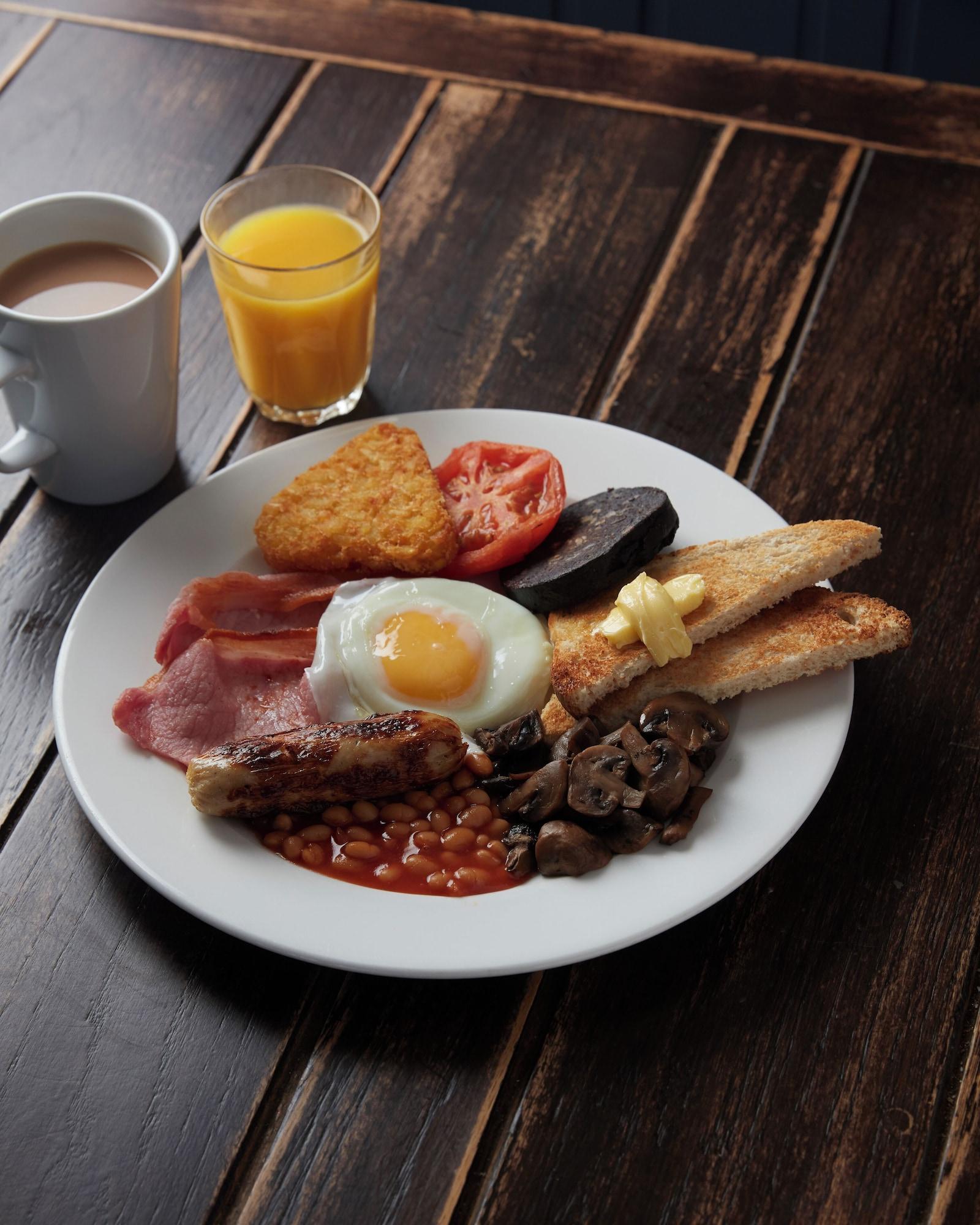 Restaurant The Brentwood Hotel by Greene King Inns