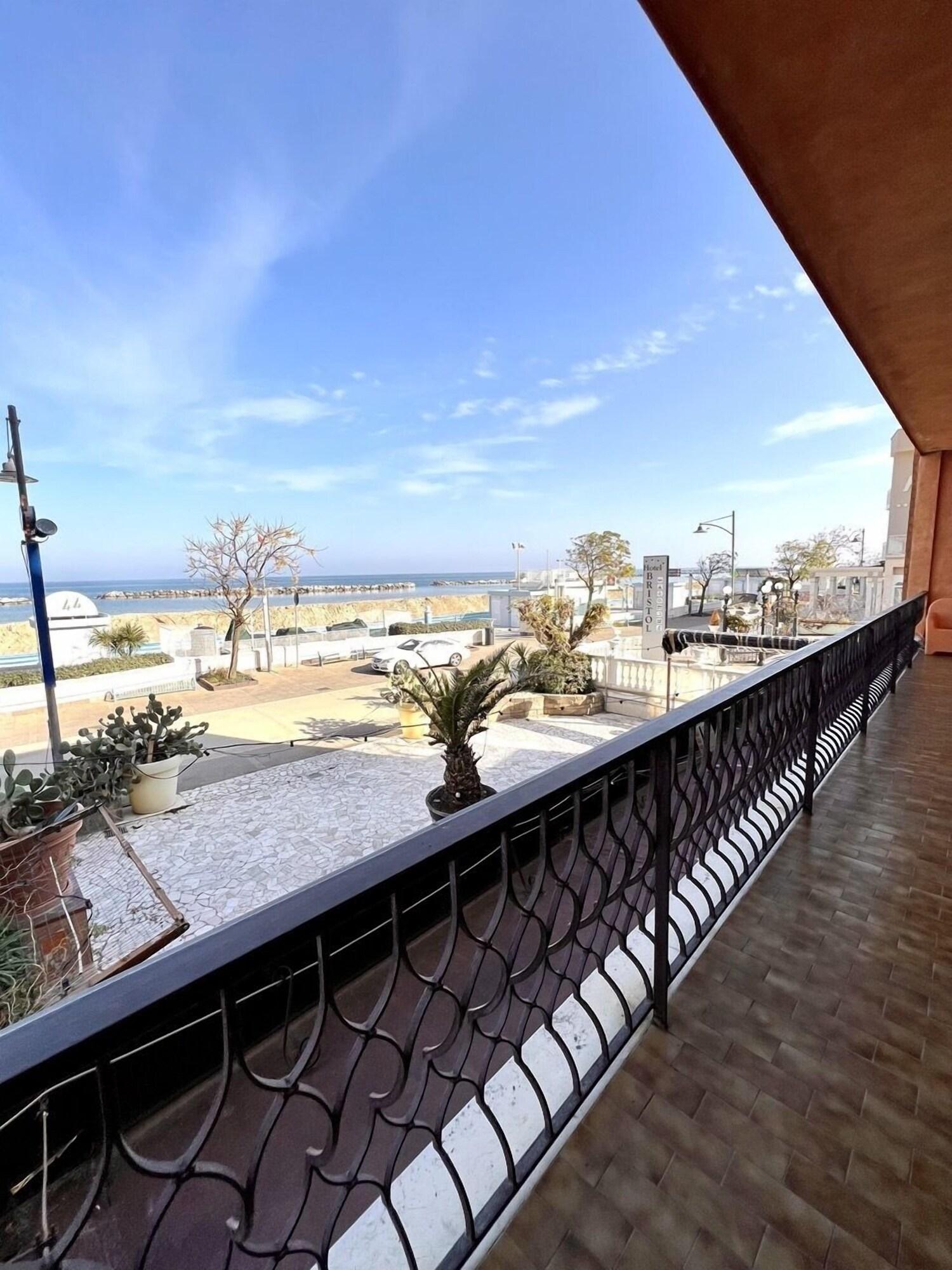 Vista Exterior Hotel Giorgetti Orange