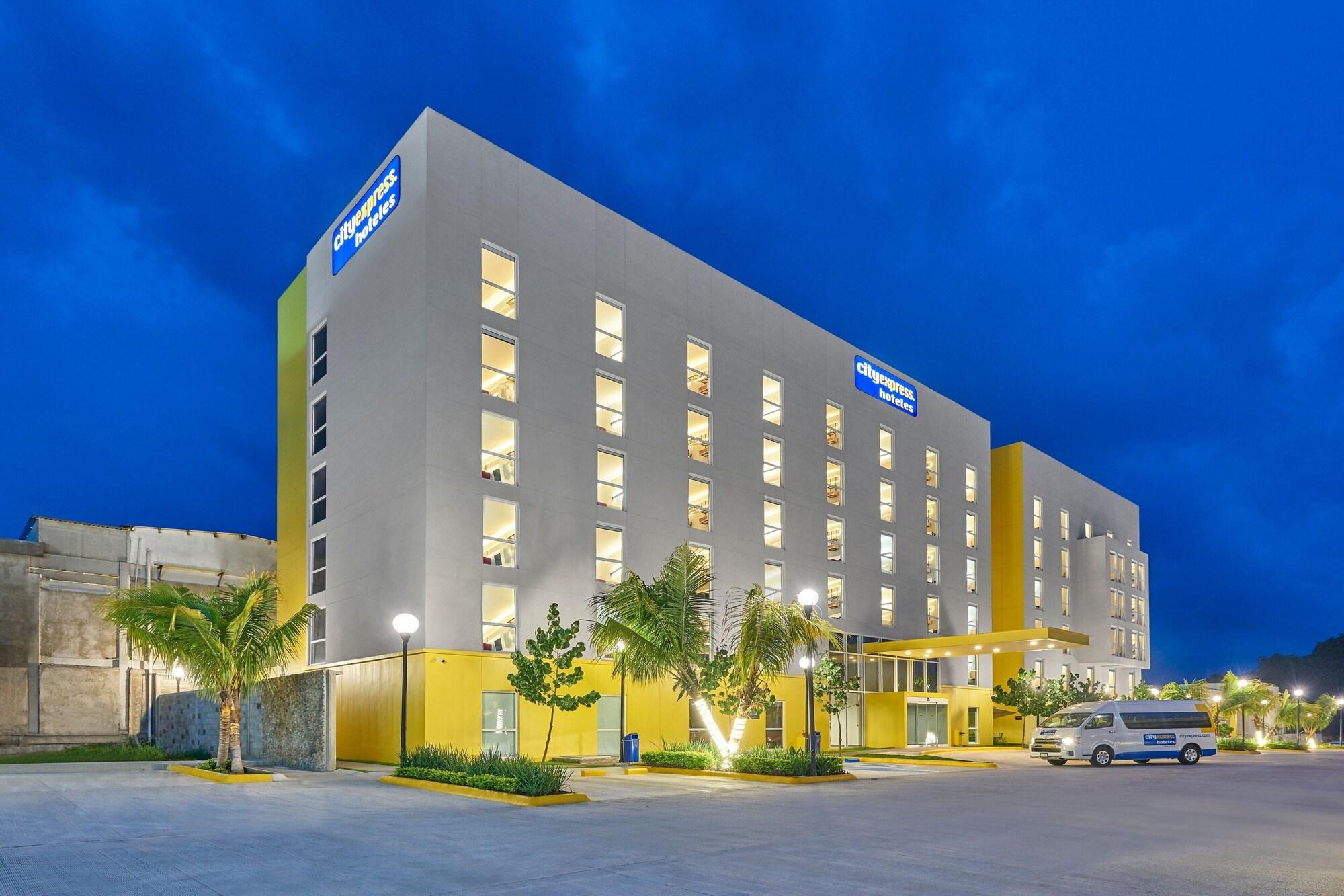 Vista Exterior City Express by Marriott Tapachula