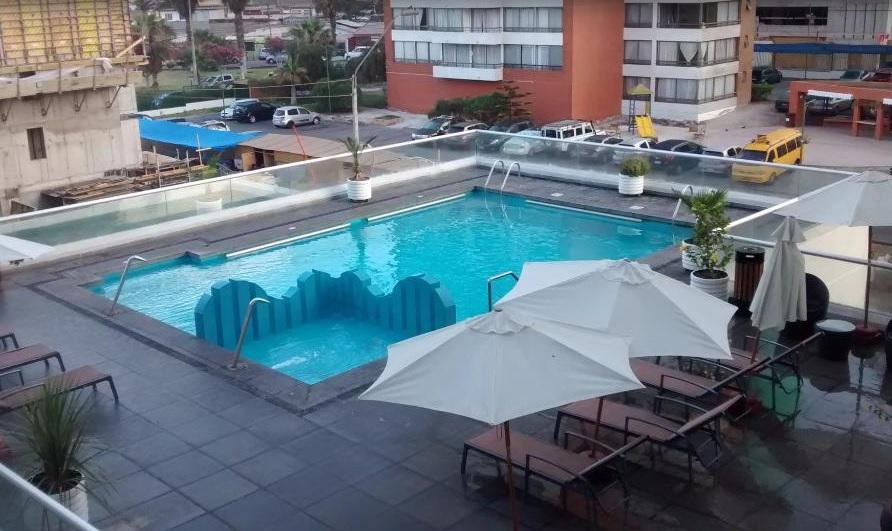 Vista da piscina Hotel Diego de Almagro Iquique