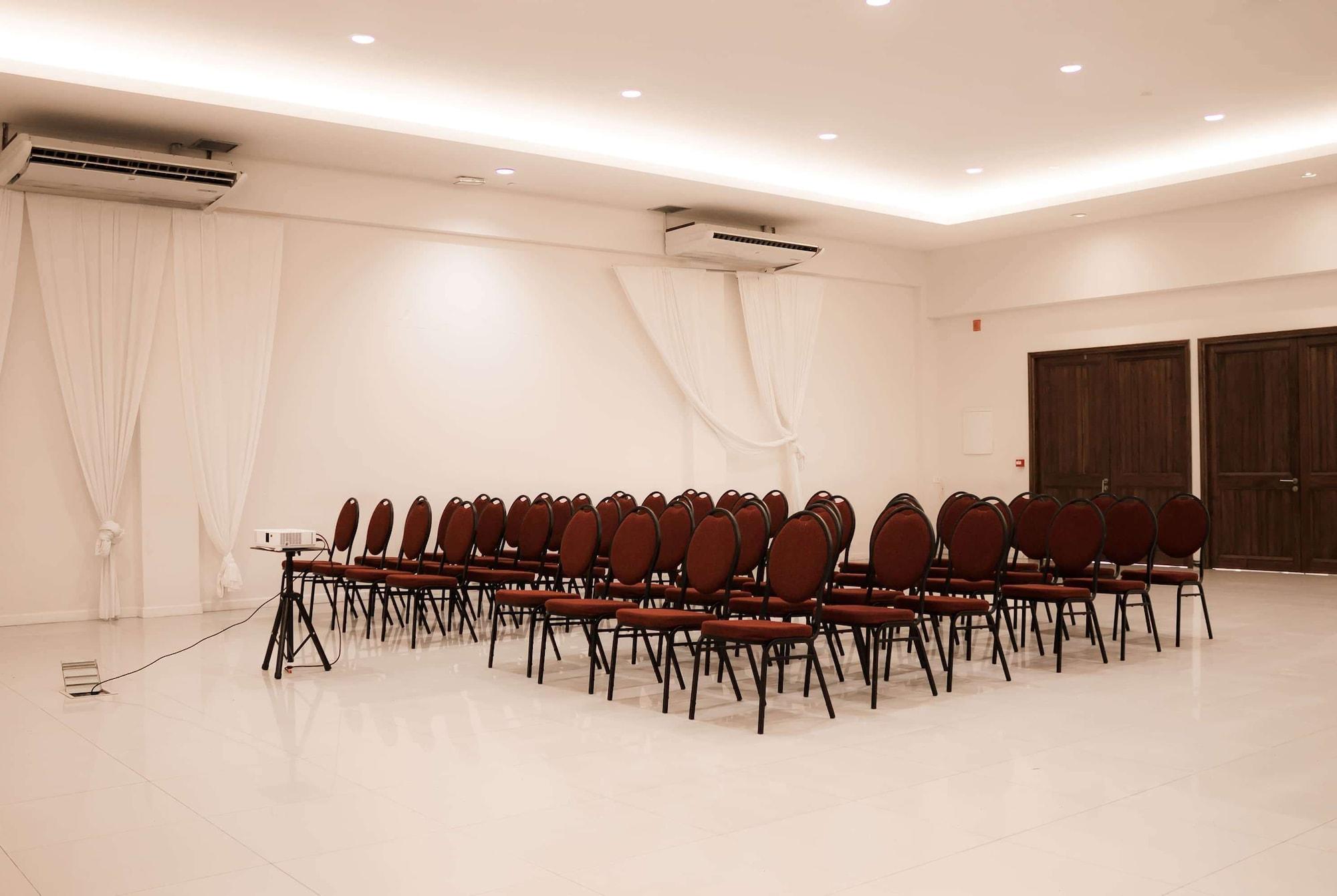 Sala de Reuniones Wyndham Garden Montevideo Carrasco