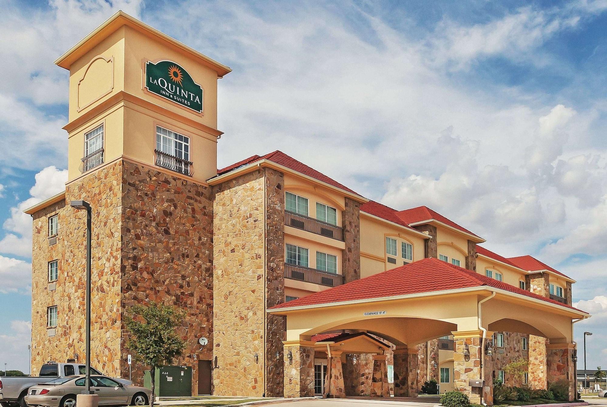 Vista Exterior La Quinta Inn & Suites by Wyndham McKinney