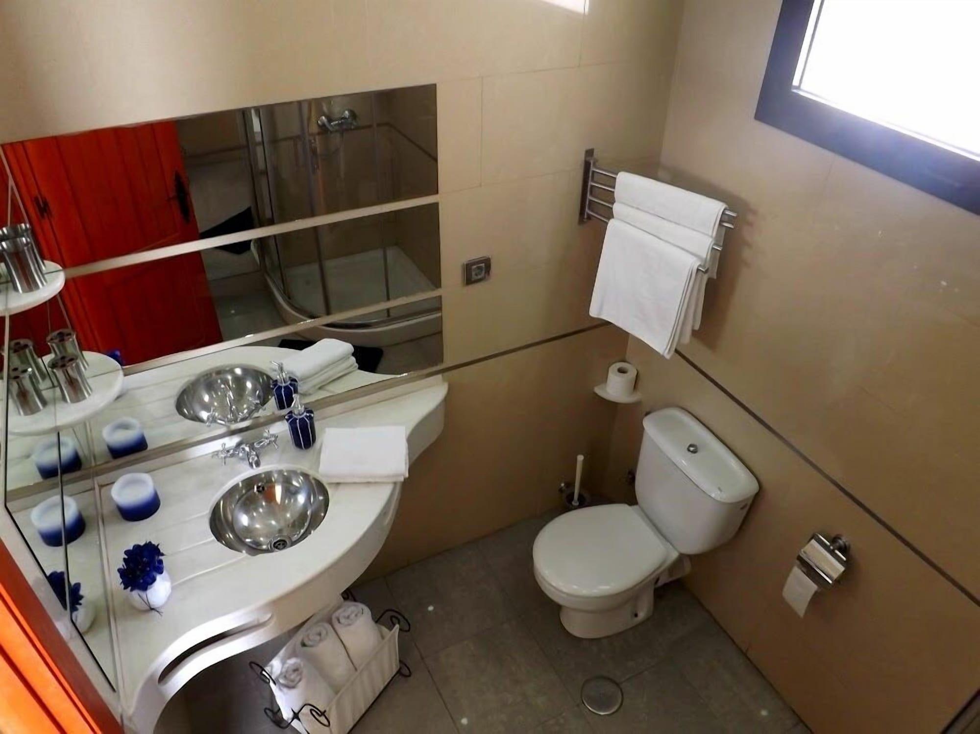 Equipamiento de Habitación Hof van Holland Carihuela
