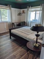 Alquiler Vacacional - Lakefront cottage with deck and firepit. Pets are welcome!