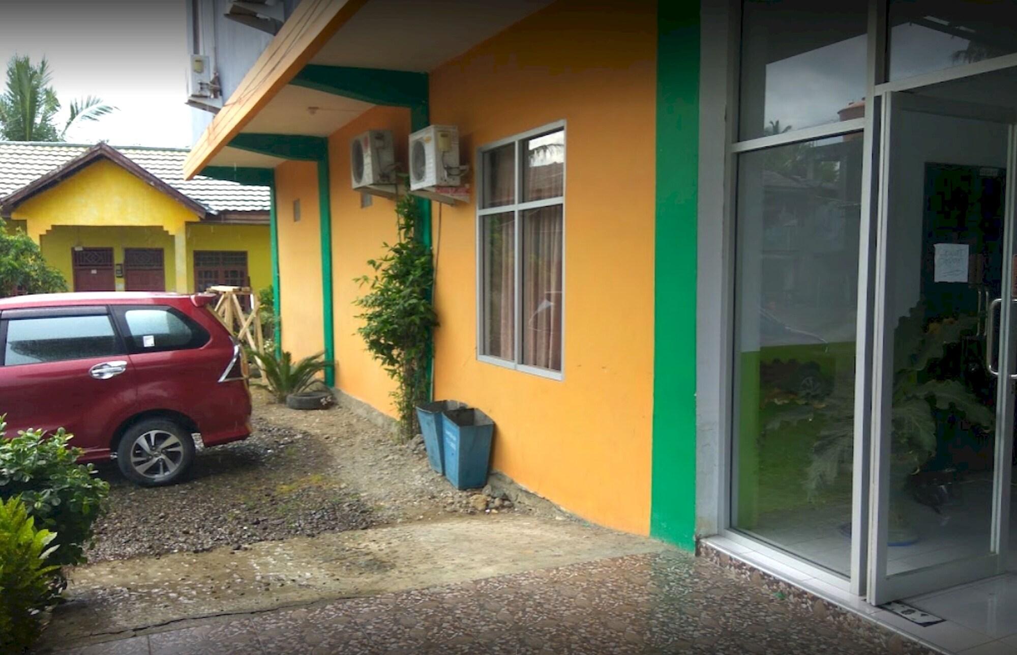 Vista Exterior OYO 93411 Syariah Hotel Tomborang