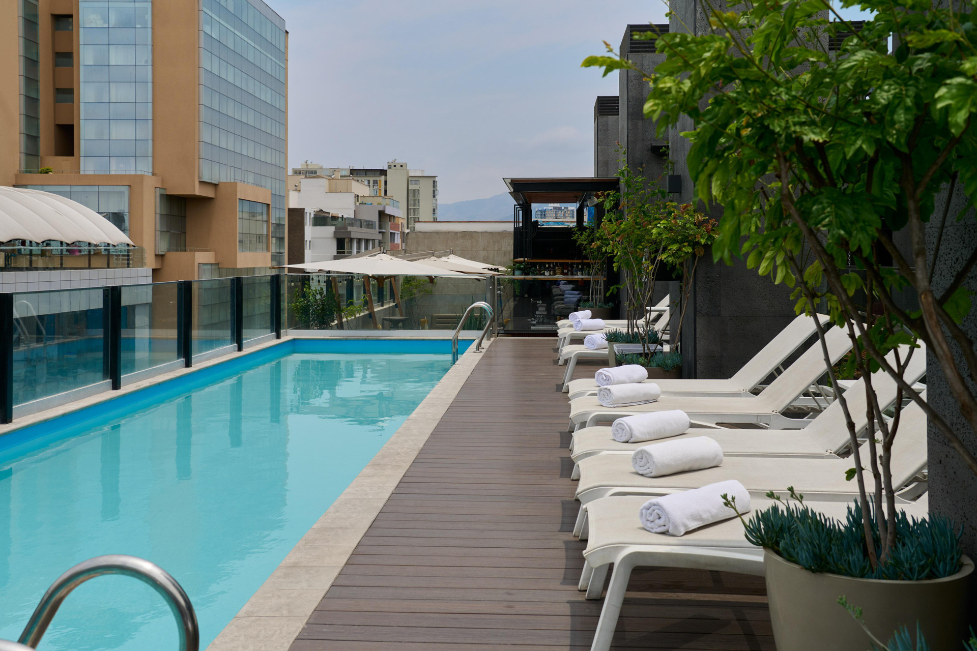 Vista Piscina INNSIDE Lima Miraflores