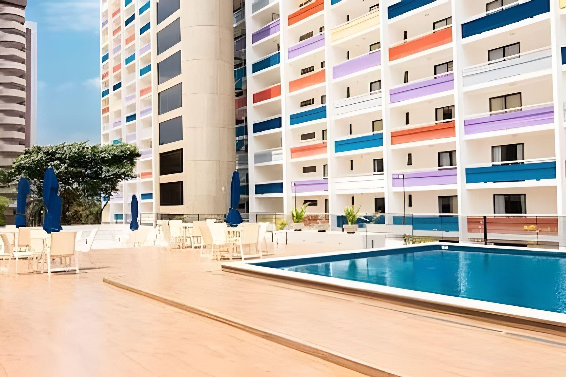 Vista da piscina OZPED Flats Particulares Bonaparte