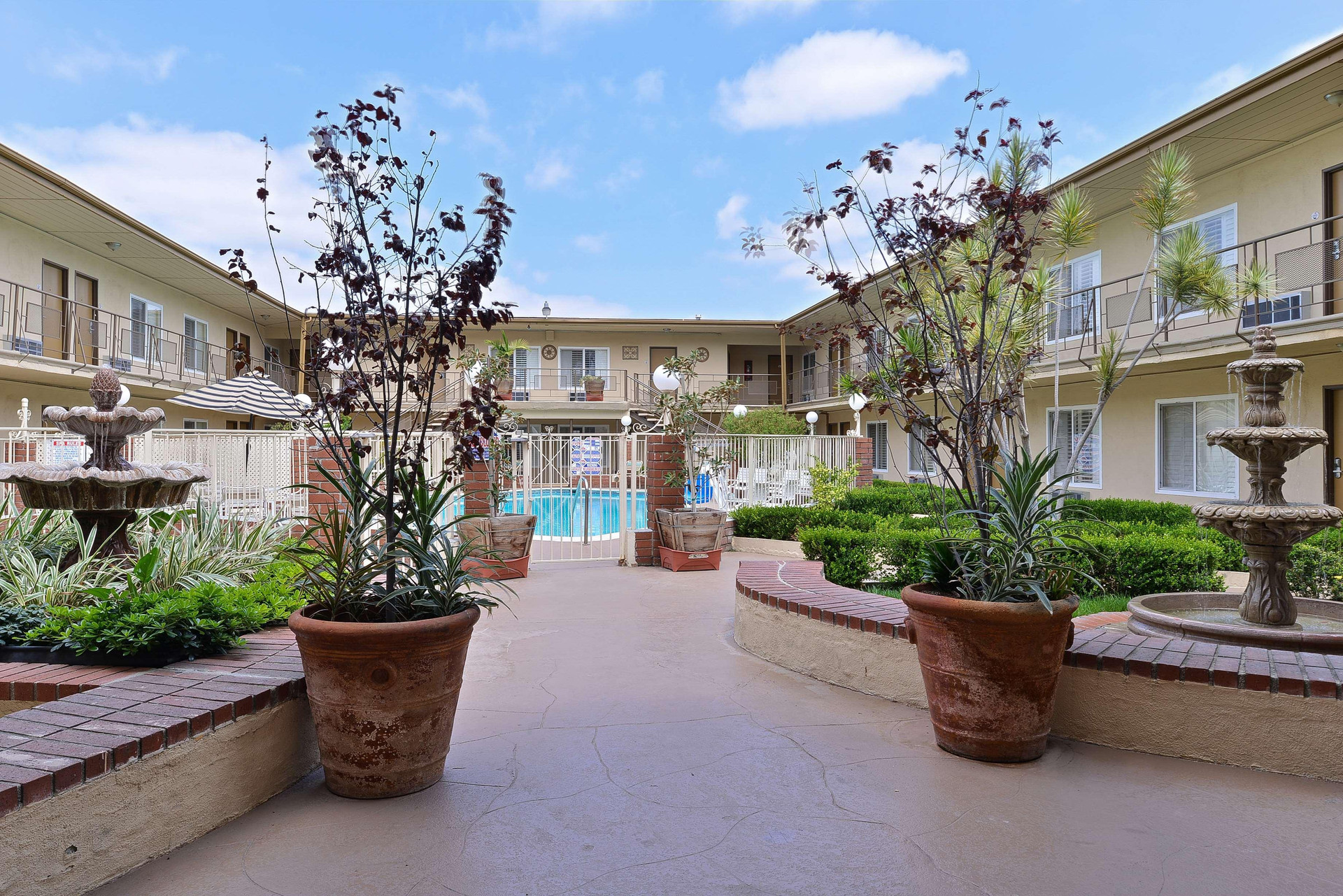 Vista Exterior Americas Best Value Inn & Suites Anaheim Convention Center
