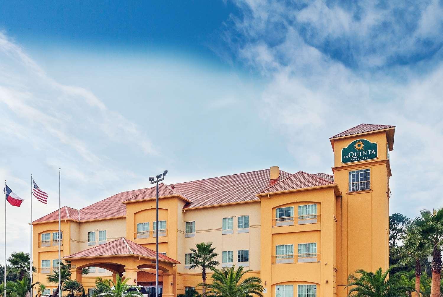 Vista Exterior La Quinta Inn & Suites by Wyndham Alvin