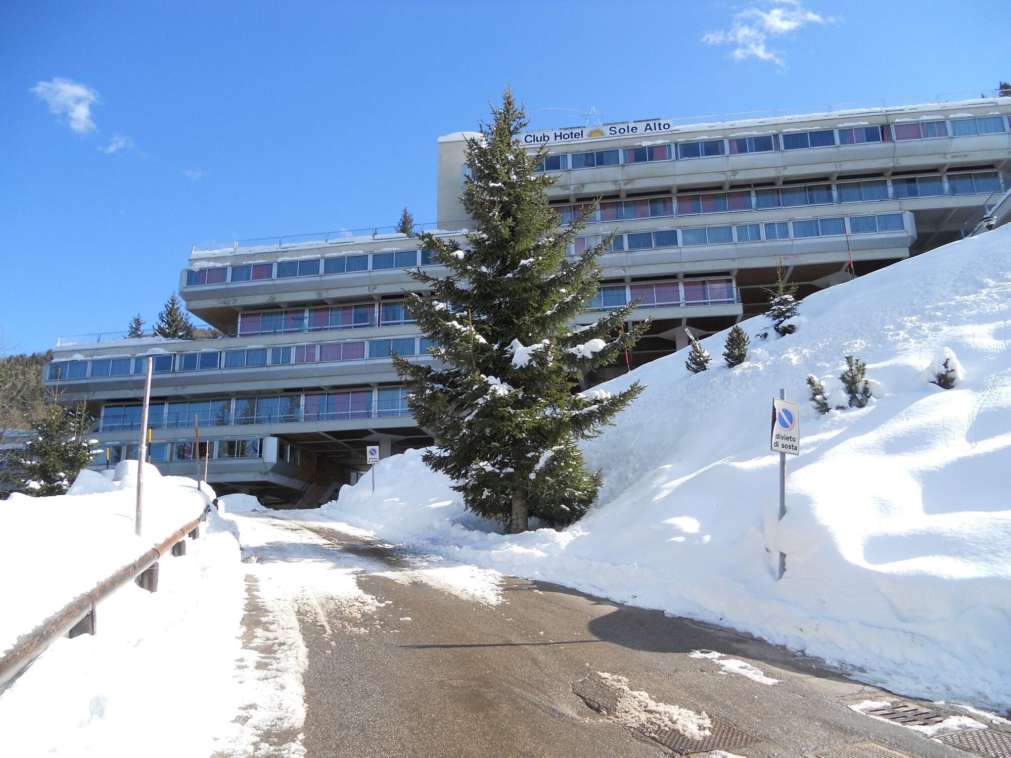 Vista Exterior Hotel Sole Alto