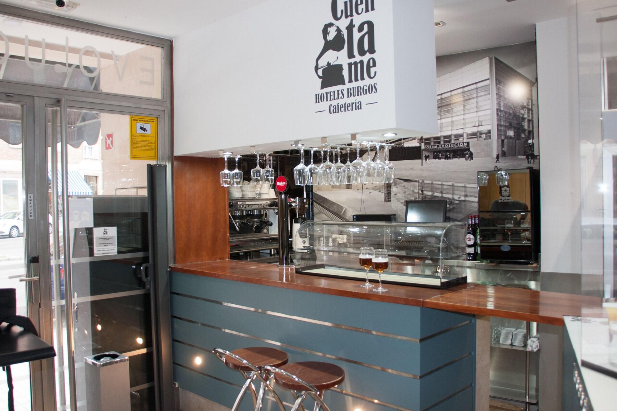 Bar/Salón Hostal Cuéntame Evolución Auto check-in