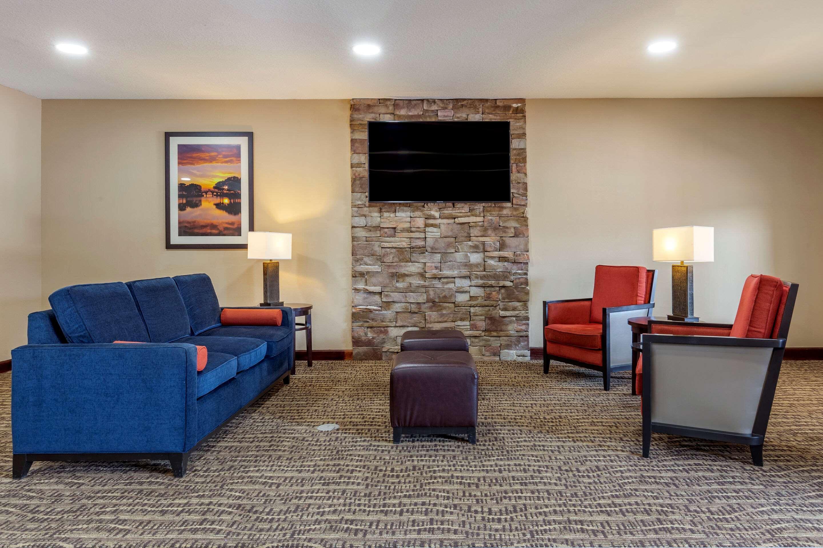 Vista Lobby Comfort Inn Smithfield near I-95