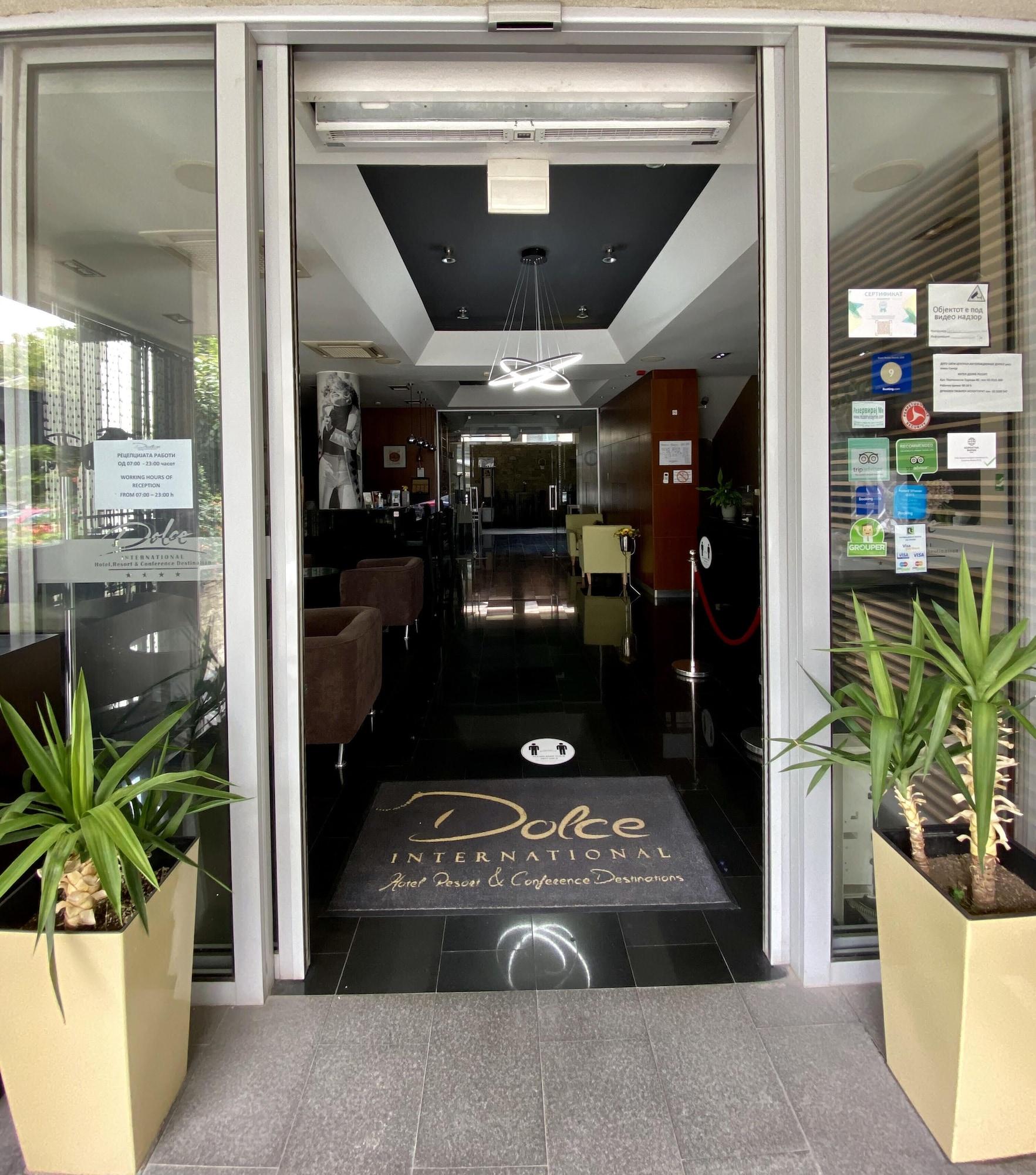 Vista Exterior Hotel Dolce International