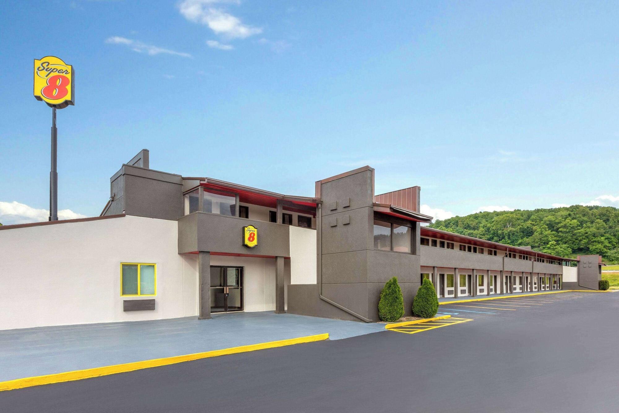 Vista Exterior Super 8 by Wyndham Bridgeport/Clarksburg Area