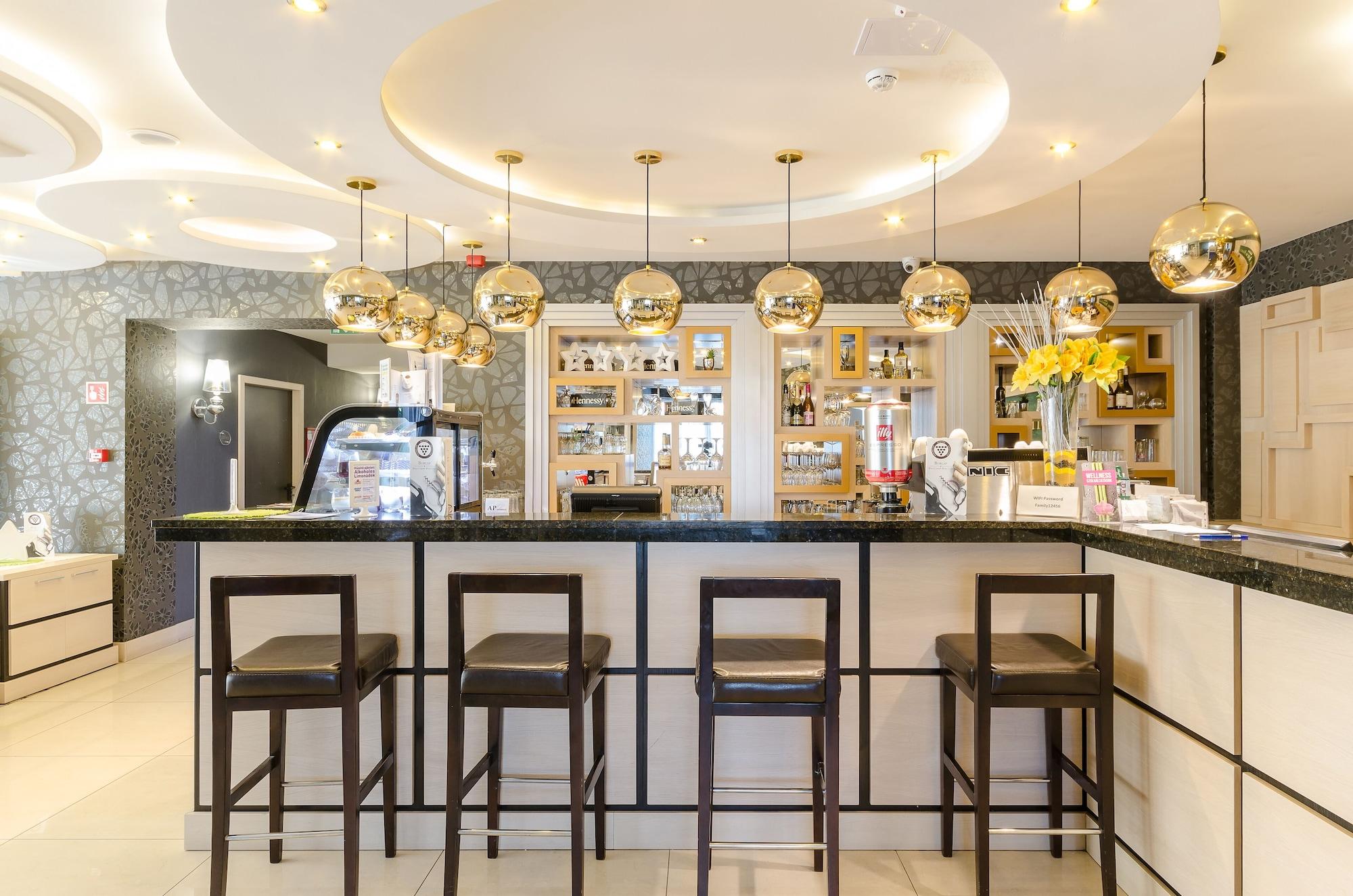 Bar/Salón Hotel Aurum Family