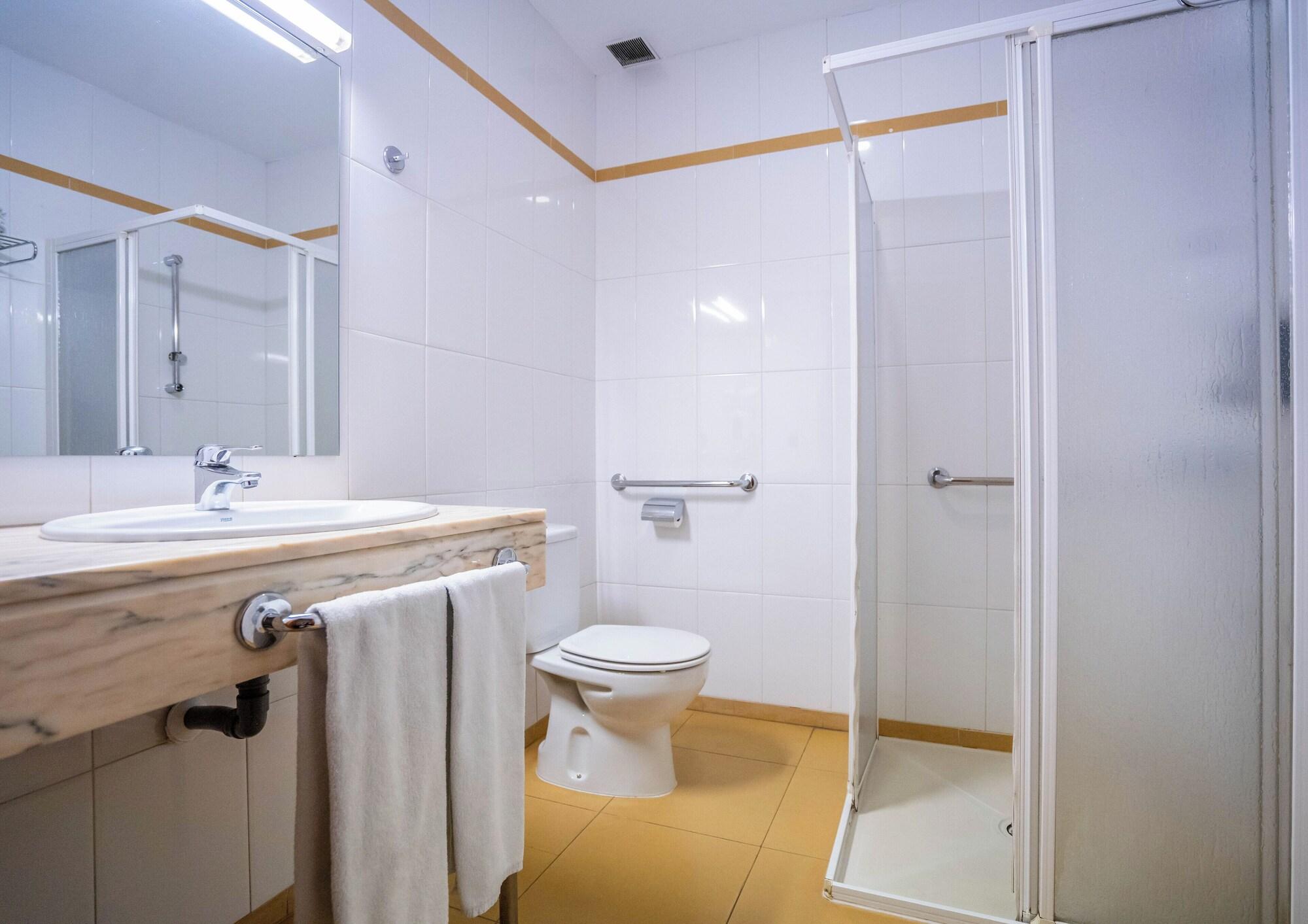 Equipamiento de Habitación Hotel YIT Conquista de Toledo