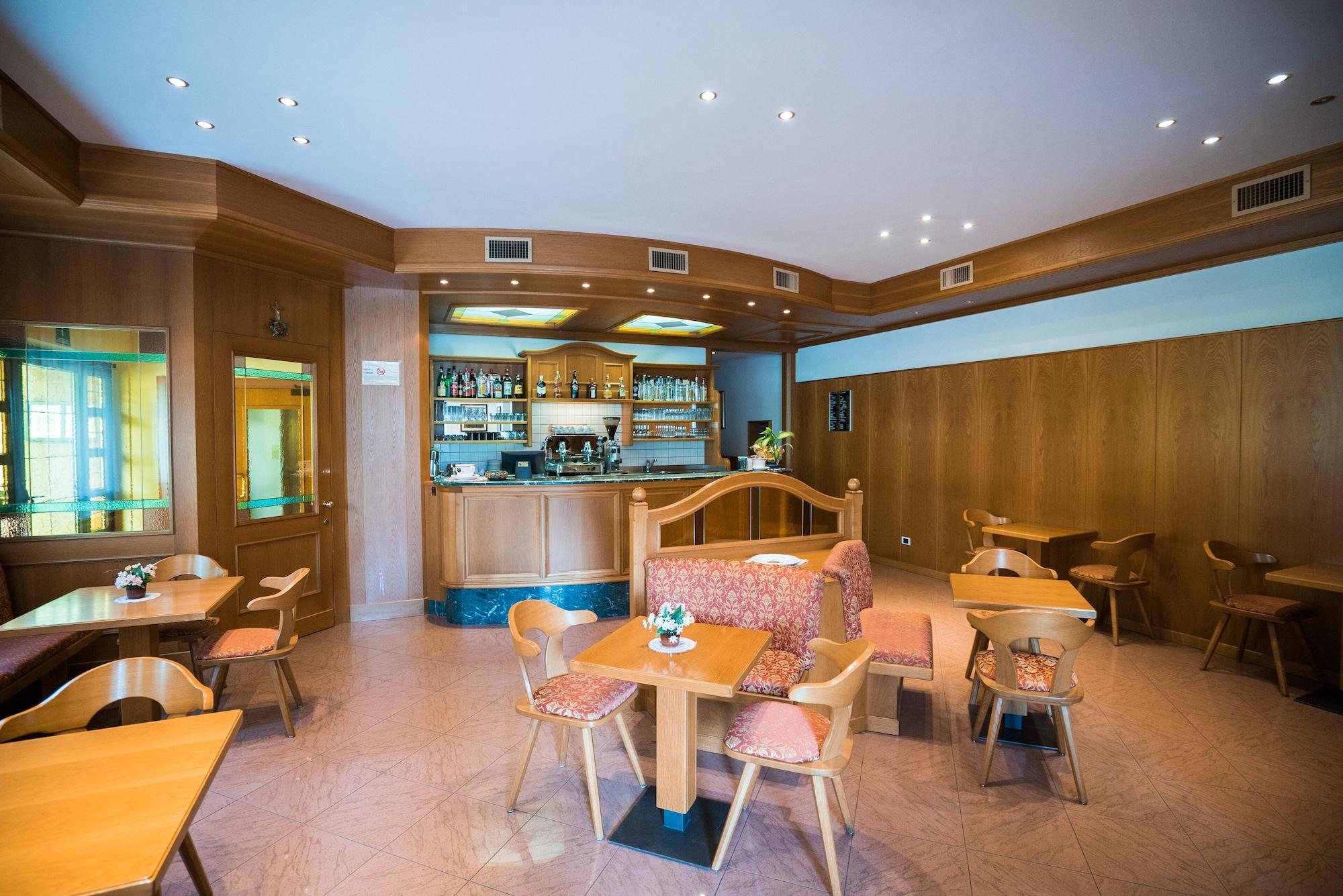 Bar/Salón Hotel Rio