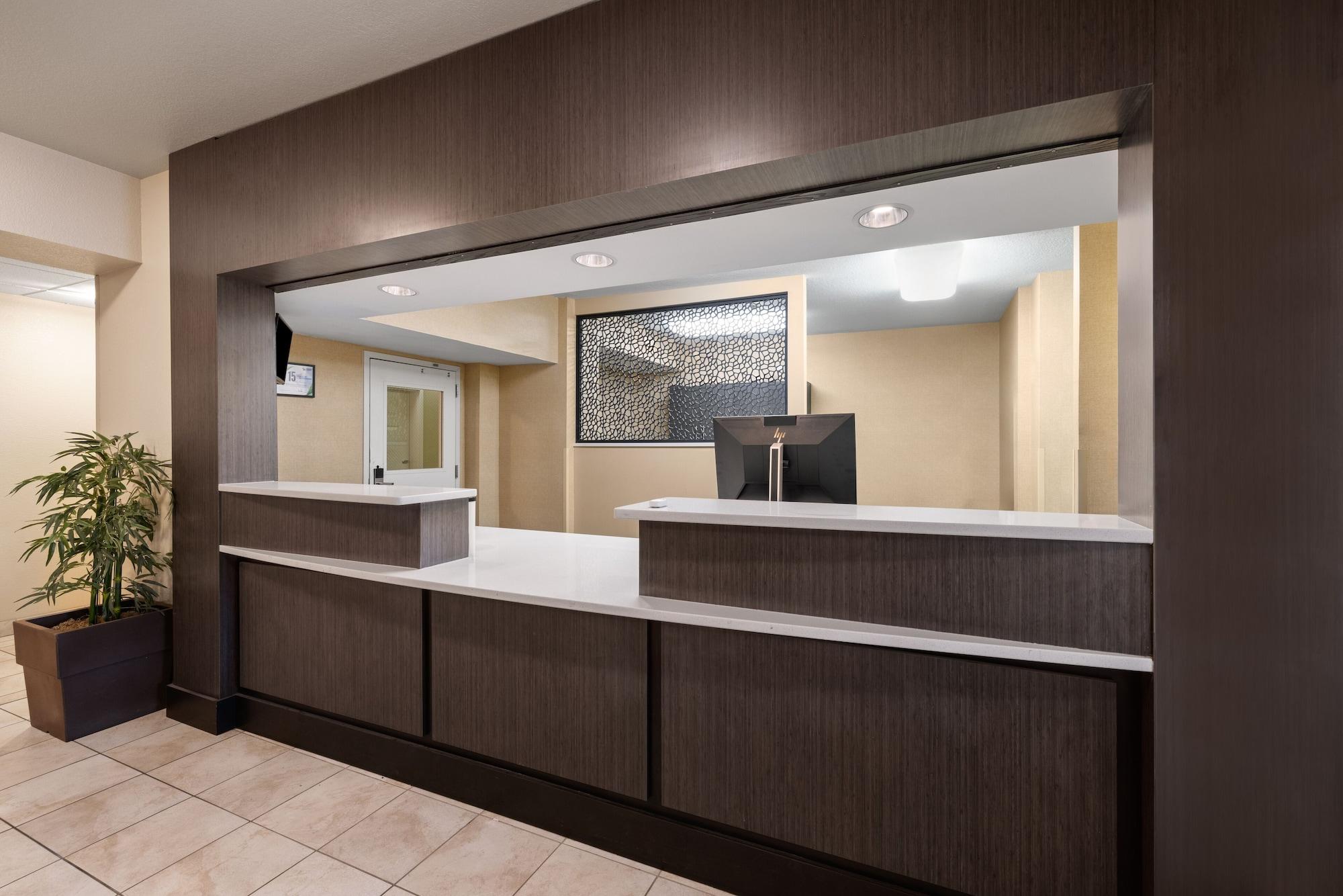 Vista Lobby Candlewood Suites Bismarck by IHG