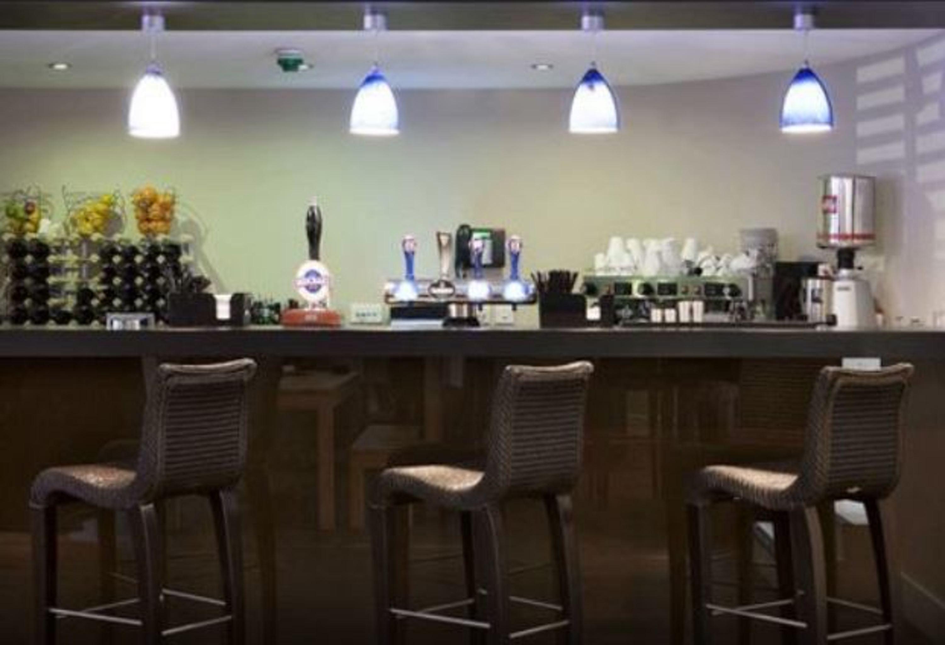 Bar/Salón Dolphin House Serviced Apartments