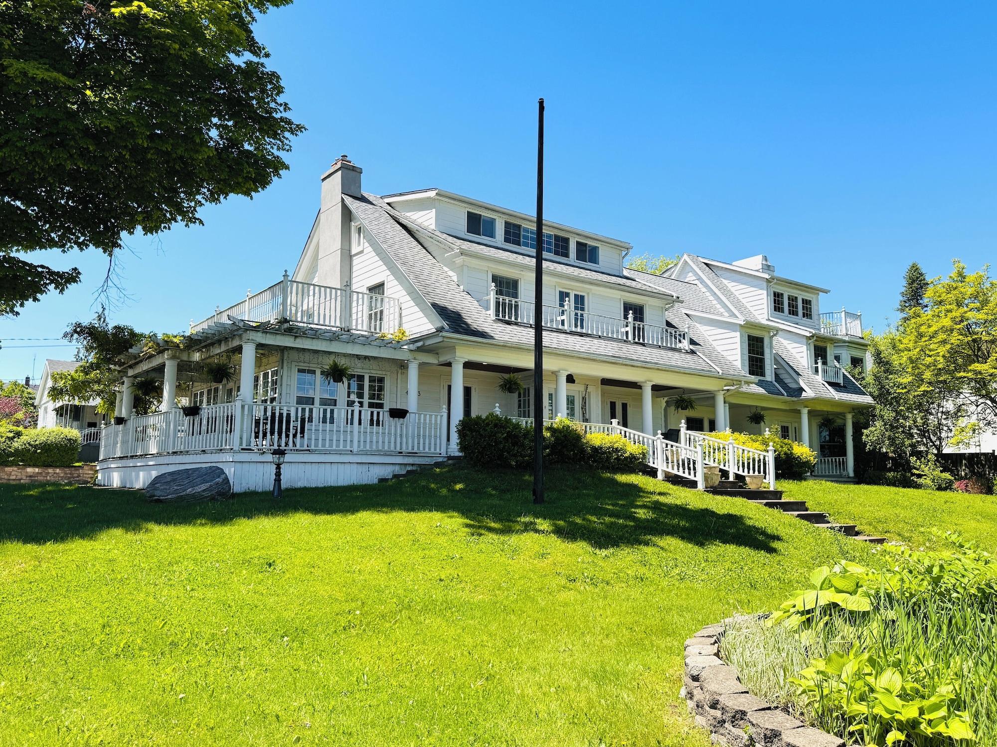 Varios Chestnut Inn Bed and Breakfast