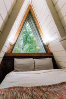 Alquiler Vacacional - The A-Frame @ SkyCamp: Classic cabin with Hot Tub and BBQ near Stevens Pass