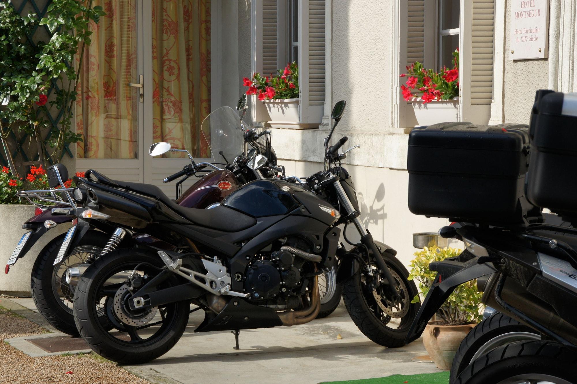 Vista Exterior Hotel Montsegur