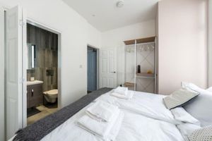 Alquiler Vacacional - The Fijian Lady's Home (S) – Luxury Home with Garden