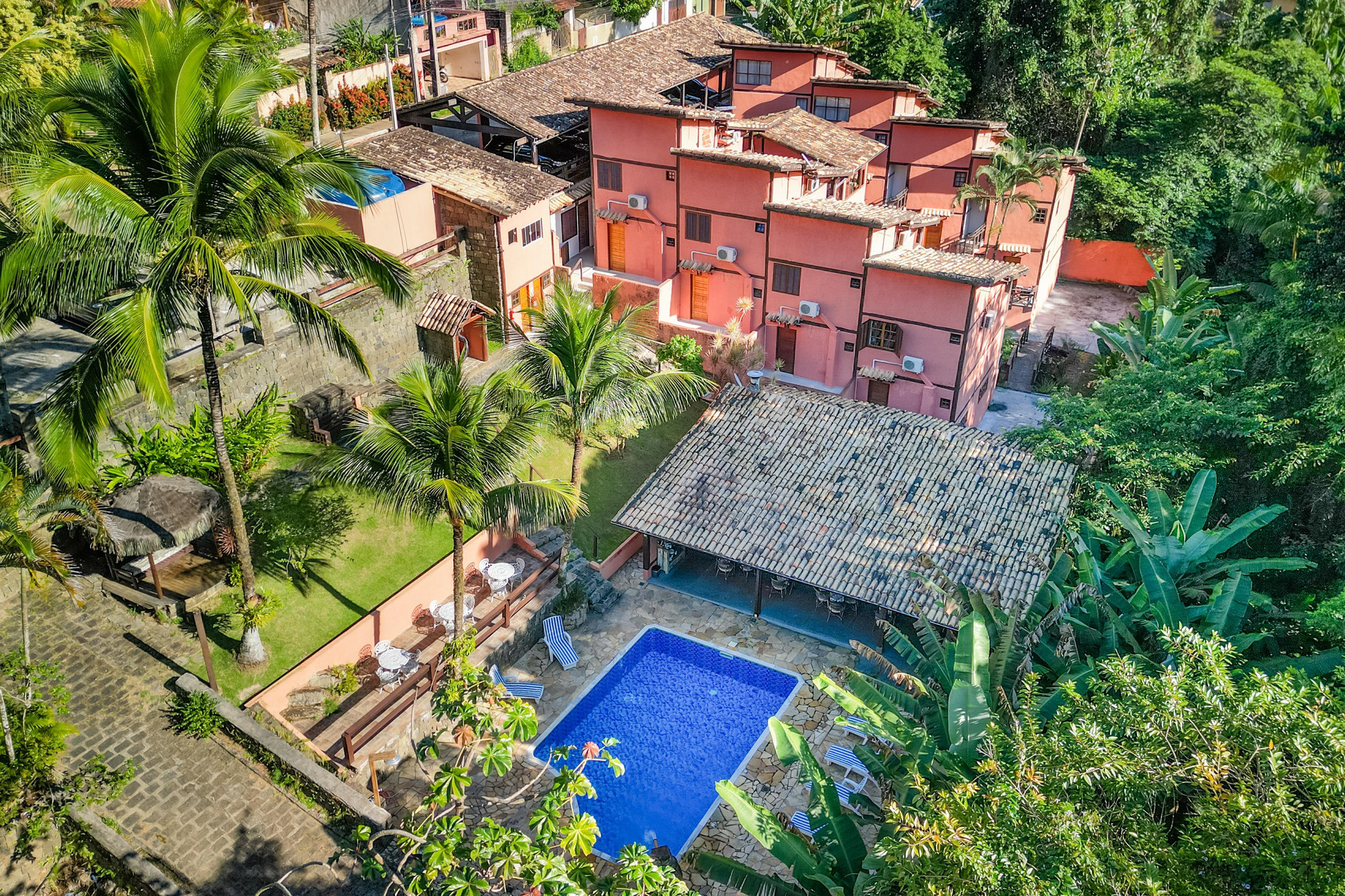 Vista aérea VELINN Pousada Canoa Ilhabela