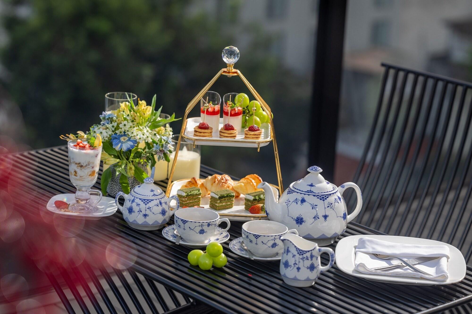 Restaurant Golden Lotus Luxury Hotel