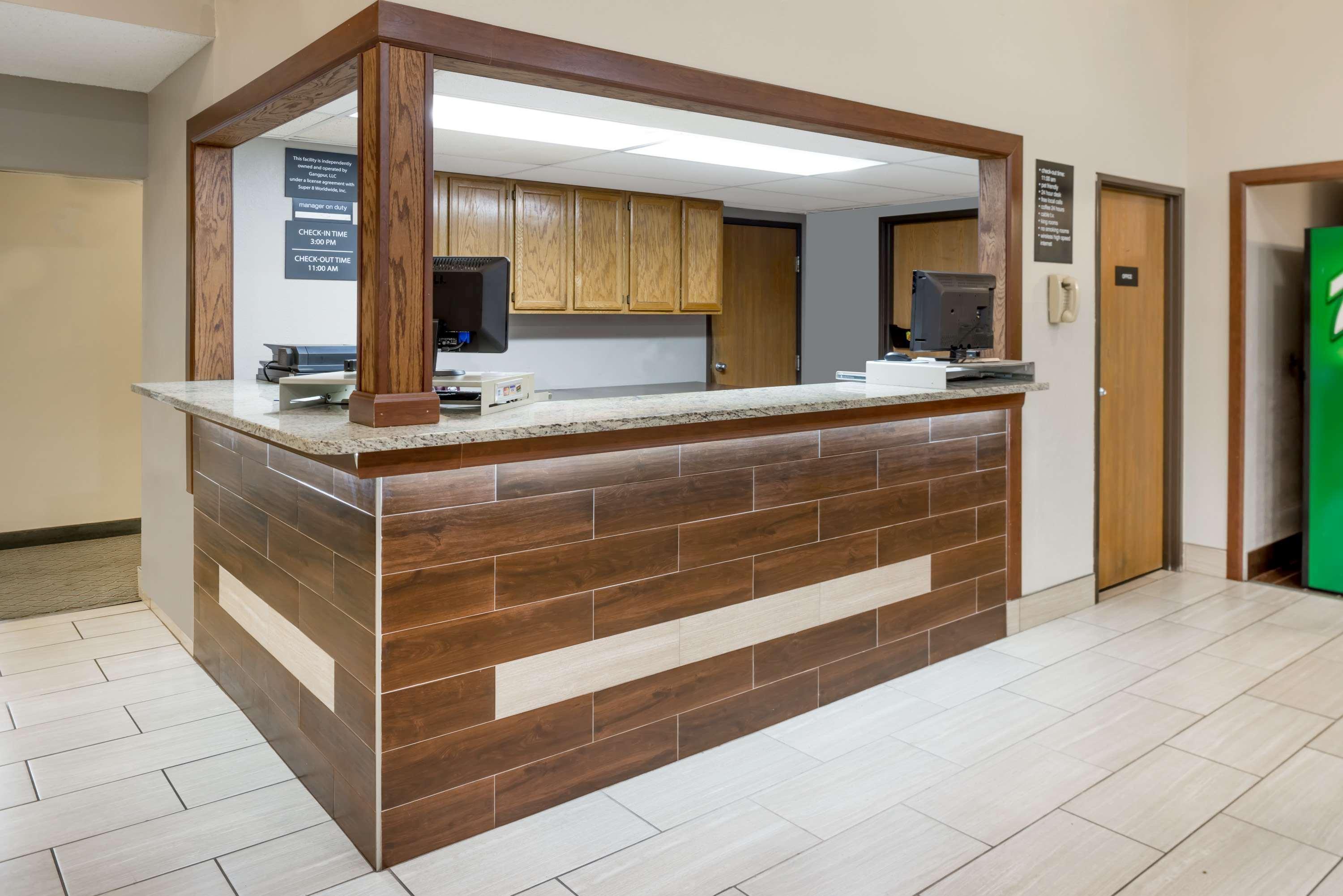 Vista Lobby Super 8 by Wyndham West Plains