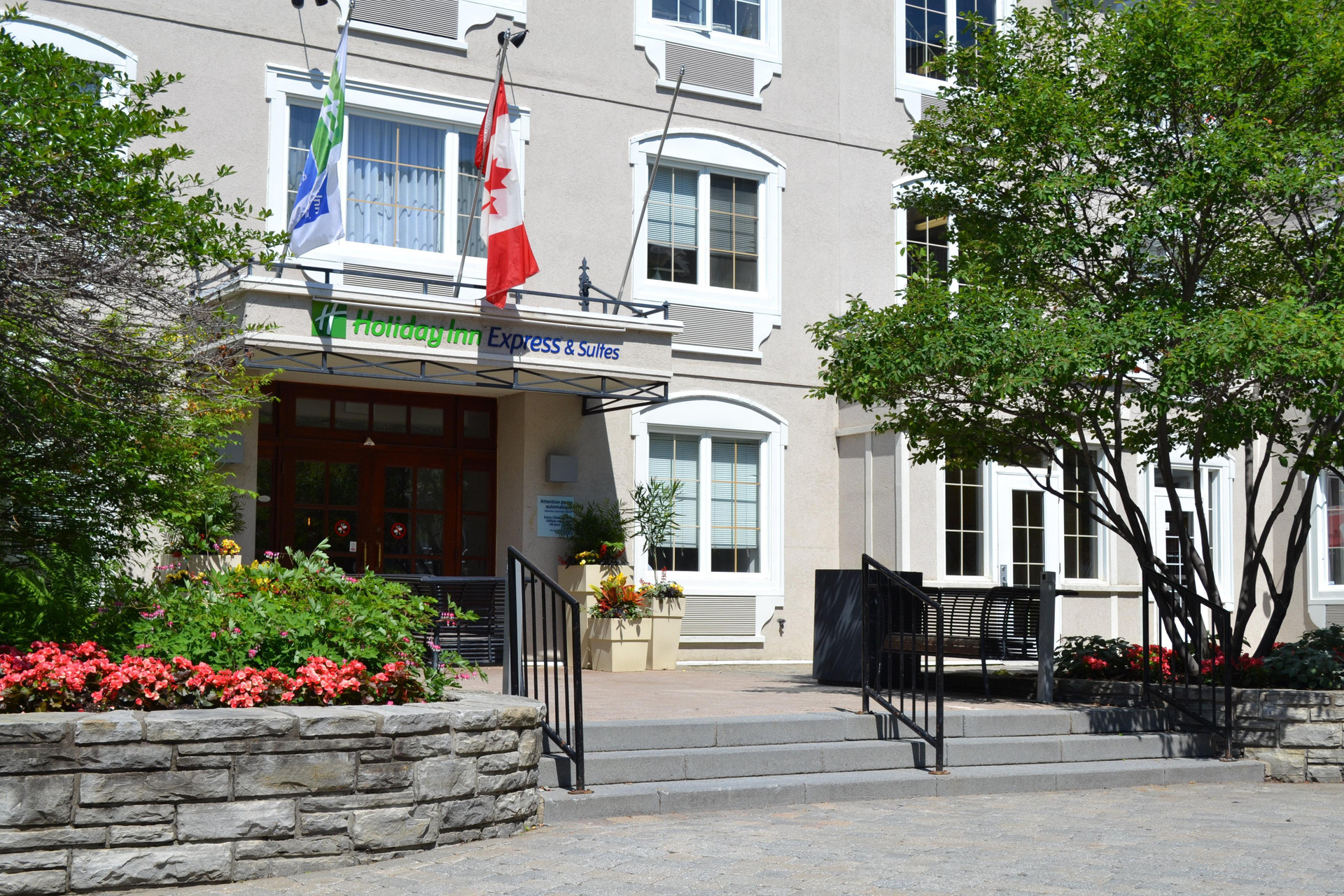 Vista Exterior Holiday Inn Express and Suites Tremblant by IHG