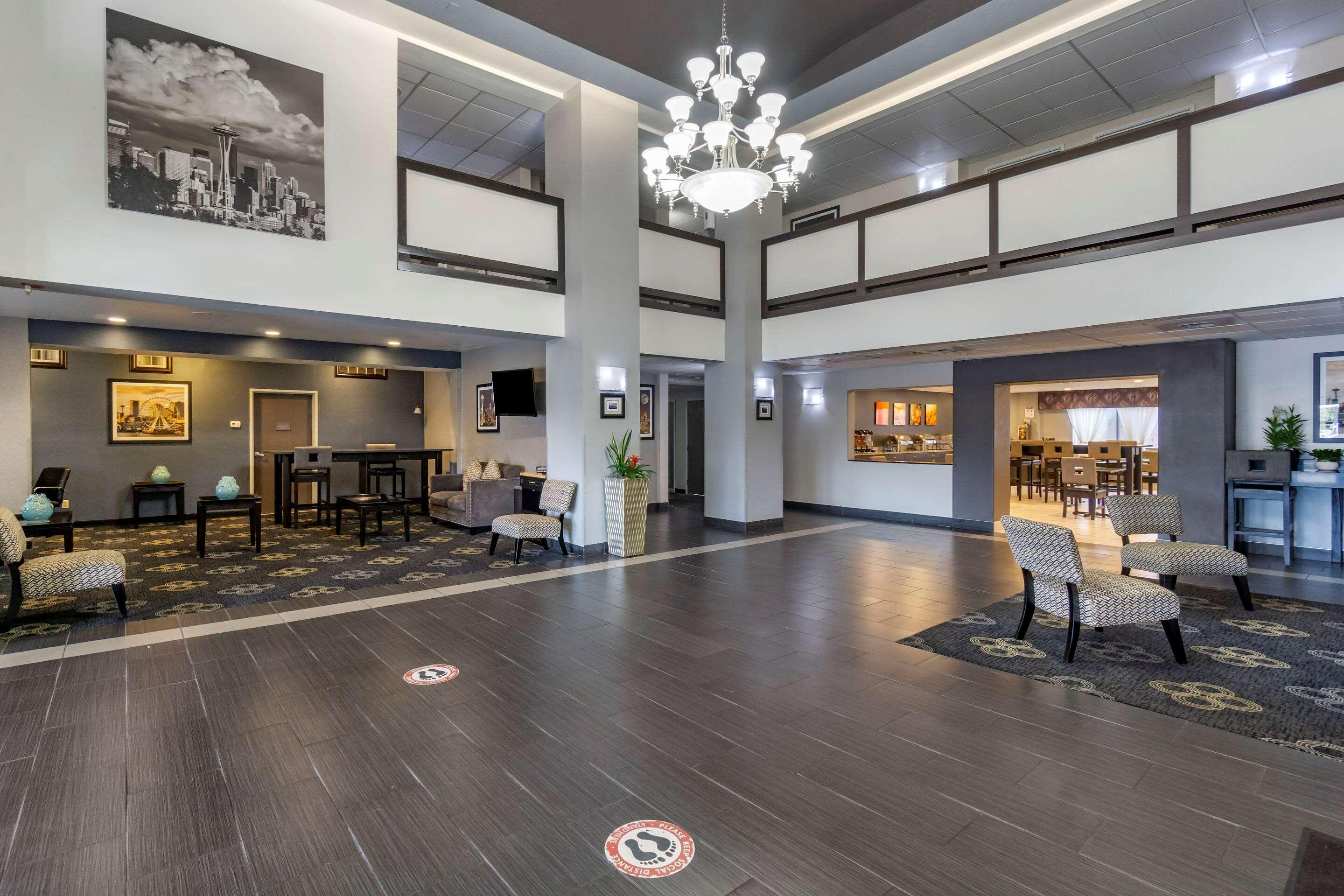 Vista Lobby Comfort Inn Kent - Seattle