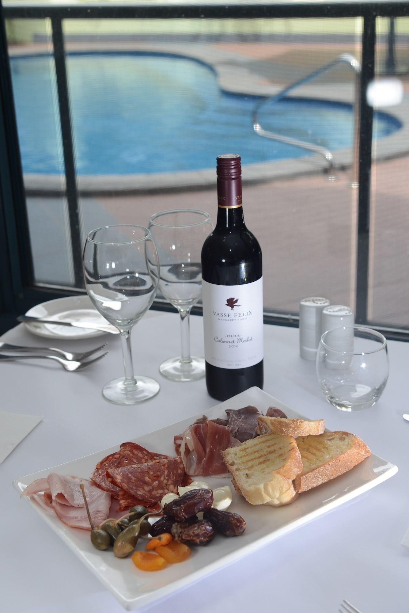 Restaurant Rockpool Motor Inn