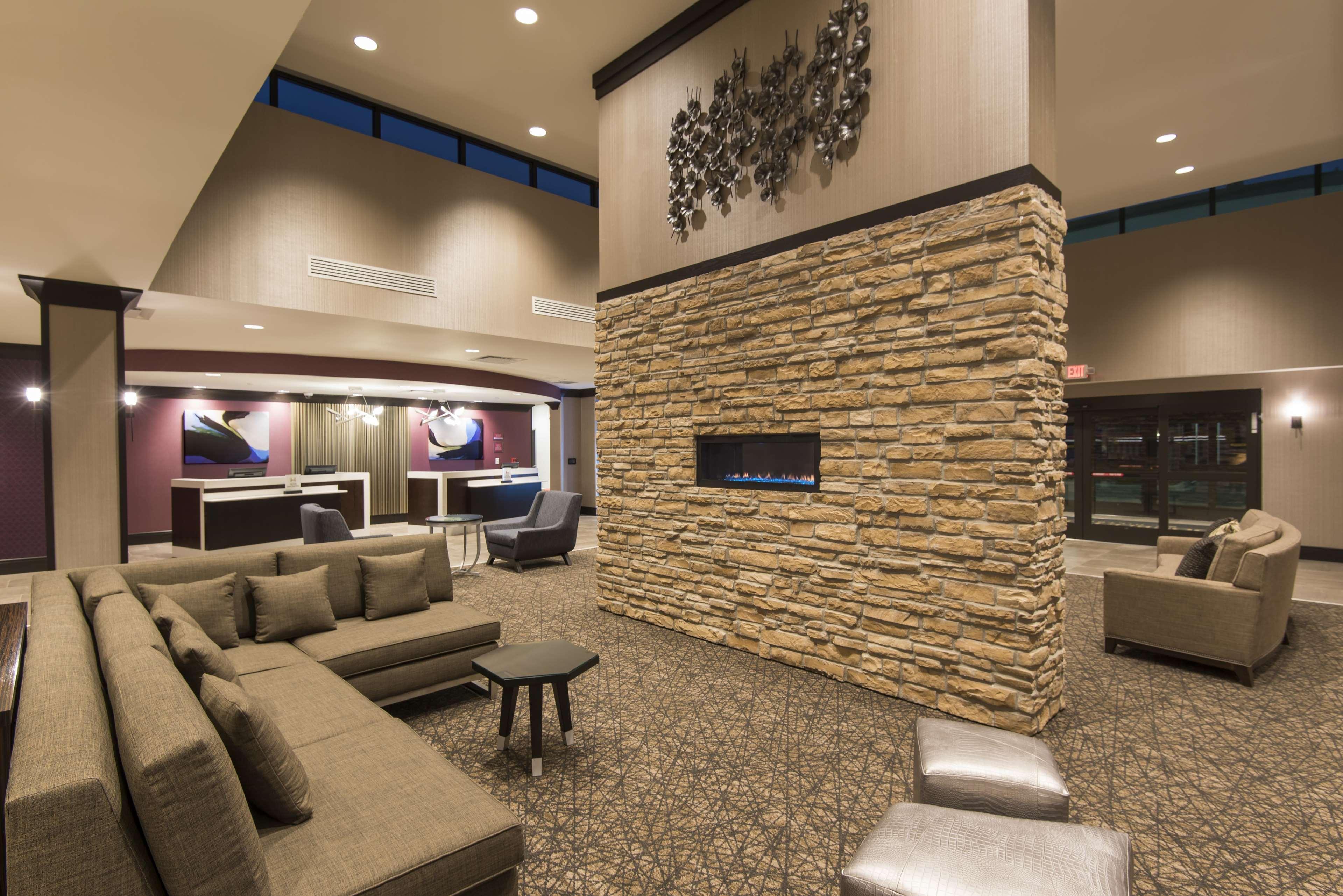 Vista Lobby DoubleTree by Hilton Schenectady Downtown