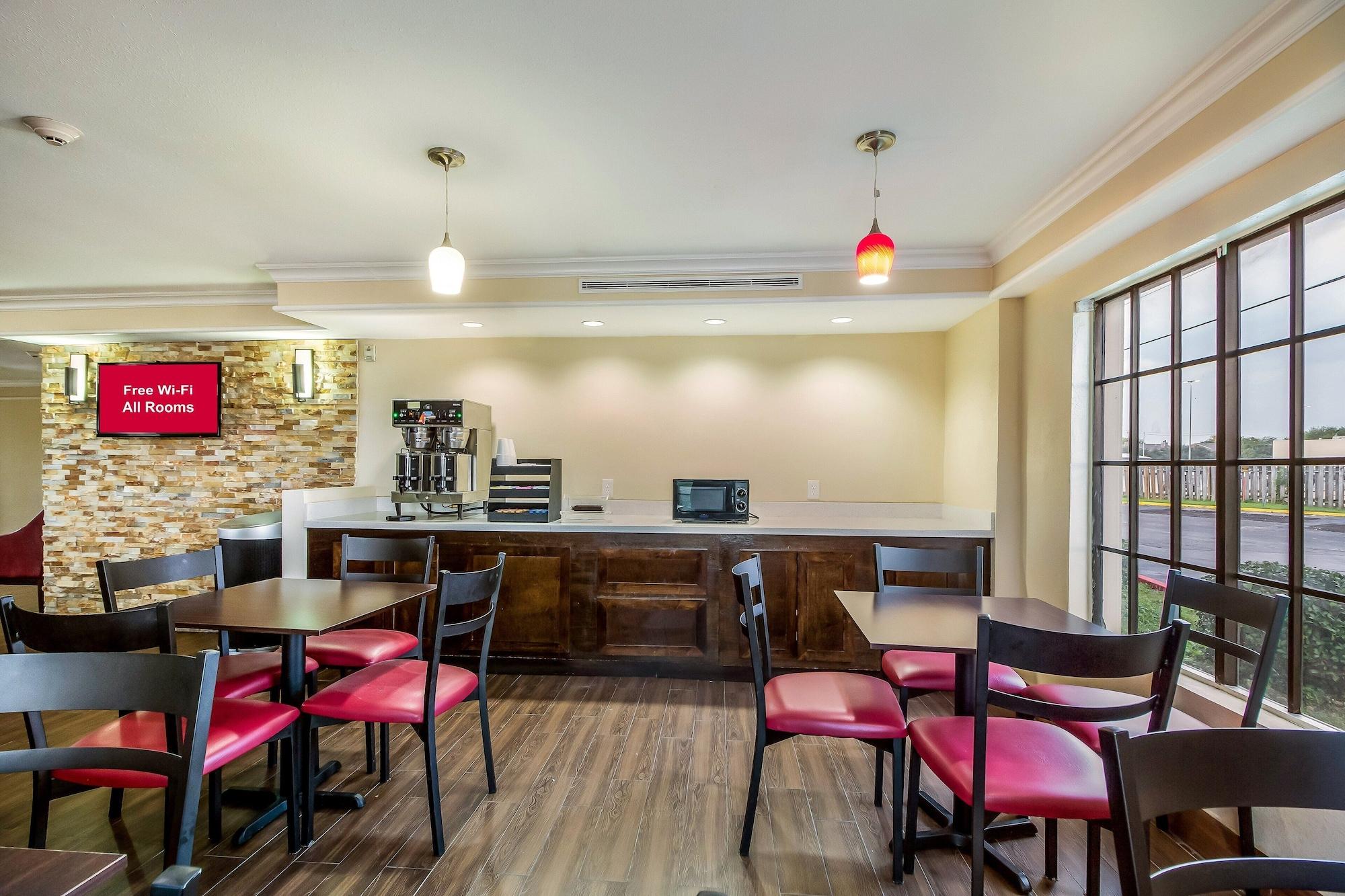 Bar/Salón Red Roof Inn Houston East – I-10