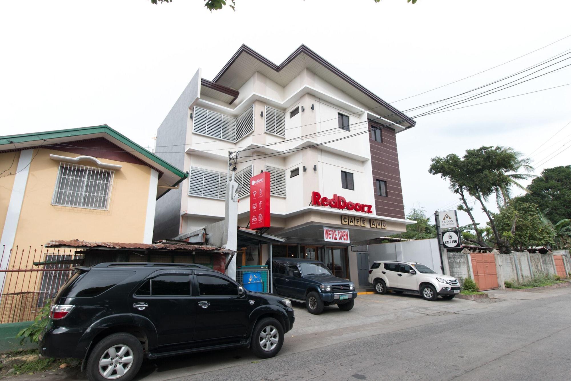 Vista Exterior RedDoorz Plus @ Diola Villamonte Bacolod