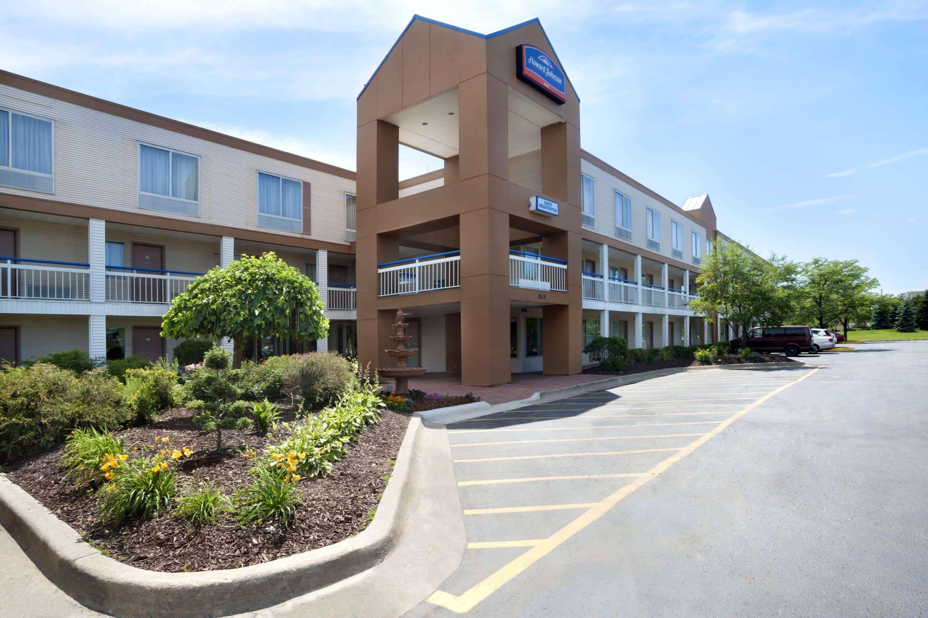 Vista Exterior Howard Johnson by Wyndham Romulus Detroit Metro Airport