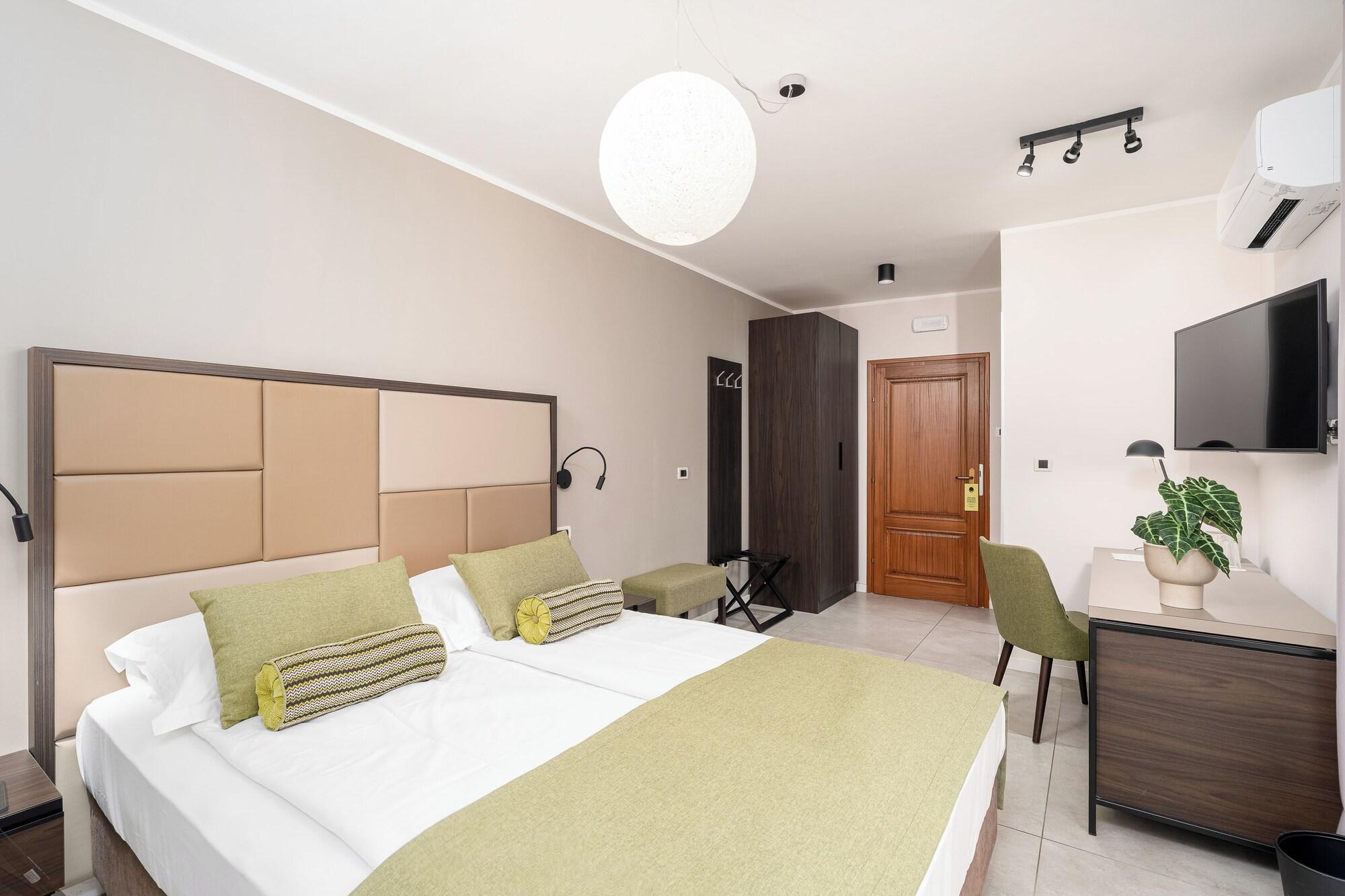 Varios Al Porto Suites