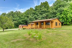 Renta temporal - Pet-friendly Lyndon Station Cabin - Hike & Fish!