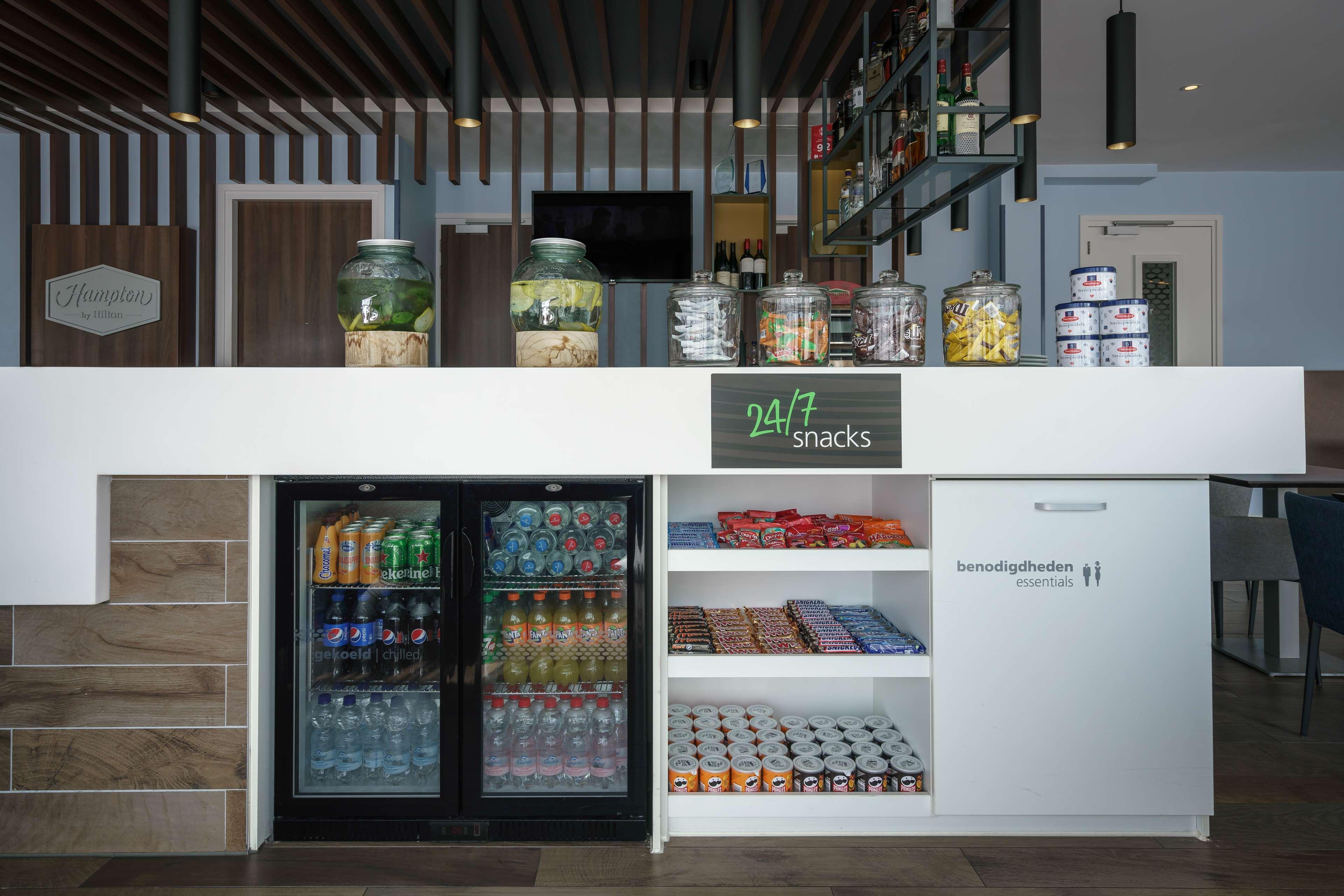 Bar/Salón Hampton by Hilton Amsterdam Centre East