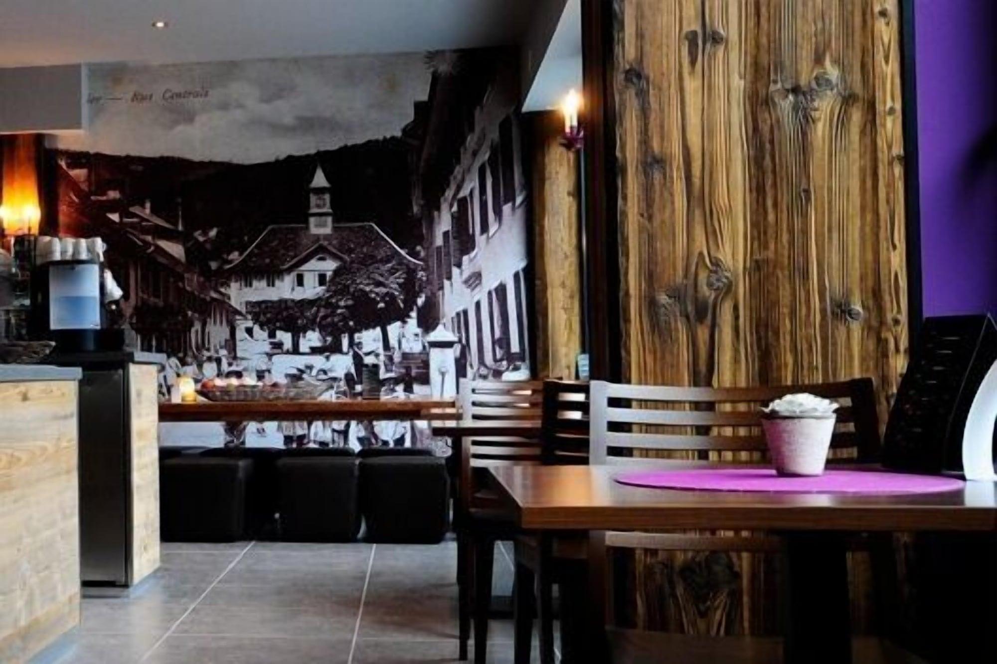 Bar/Salón Hôtel Oasis
